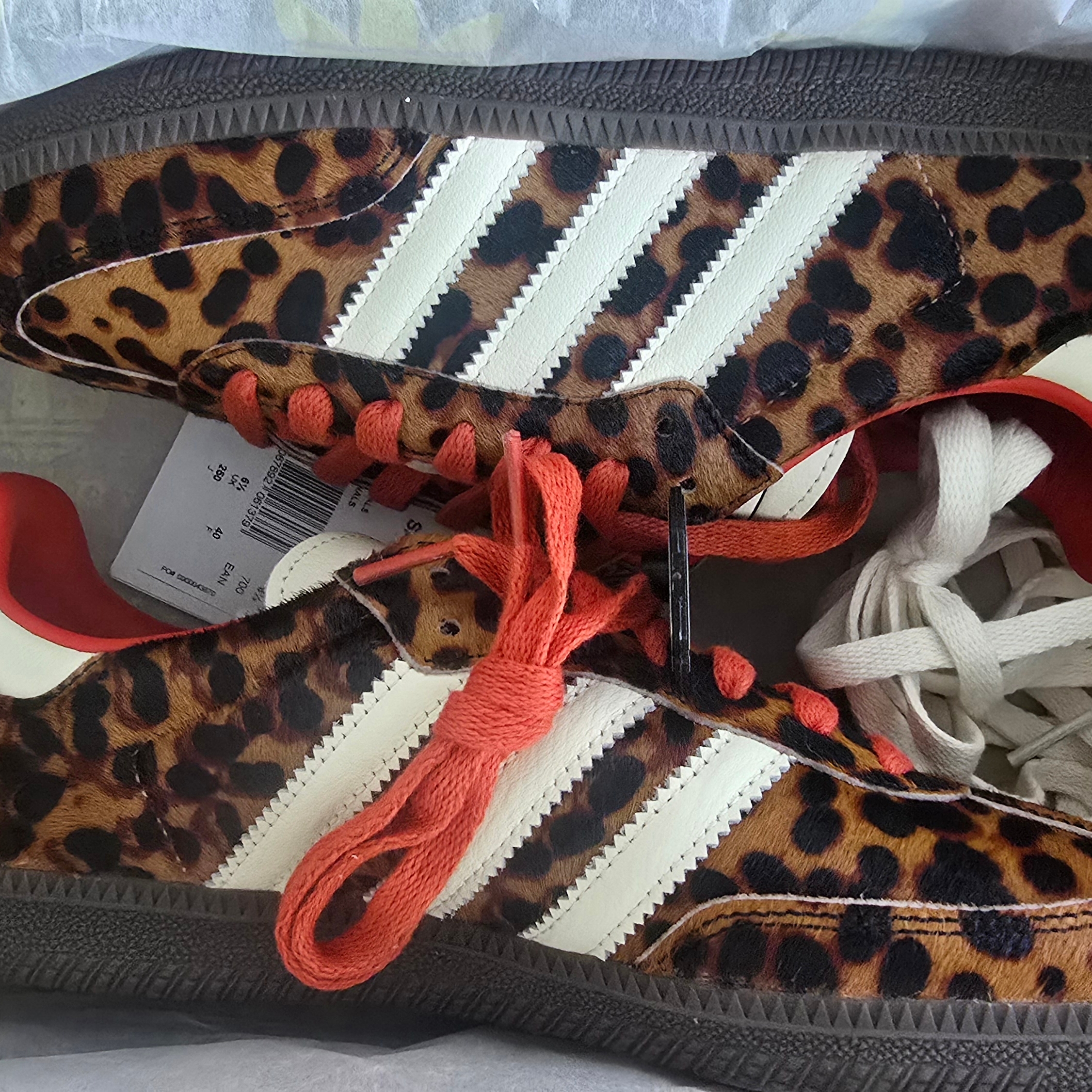 (W) Adidas Samba OG Core Black Preloved Red 착용 스타일 - 3