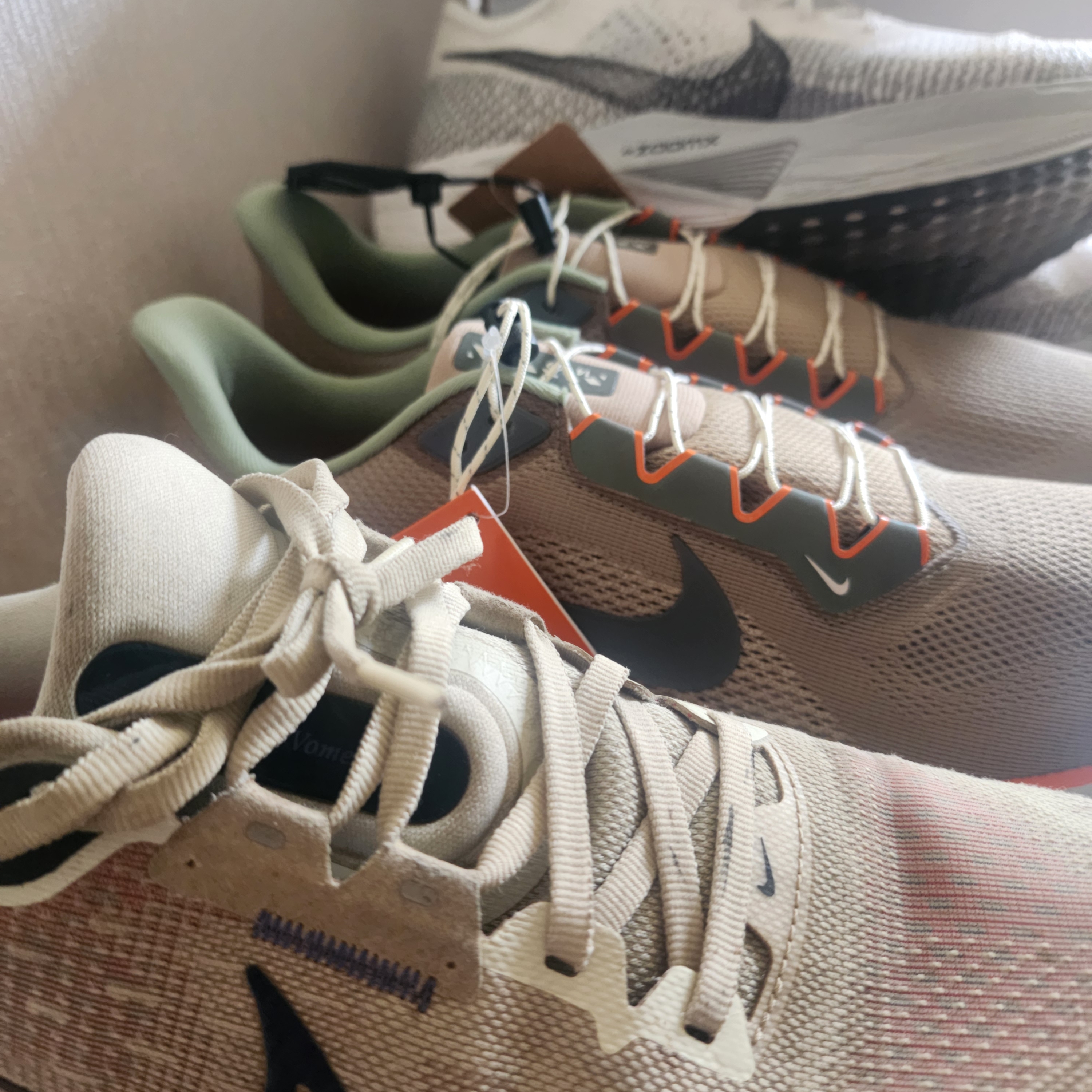 Nike Pegasus 41 Premium Neutral Olive Parachute Beige 착용 스타일 - 2
