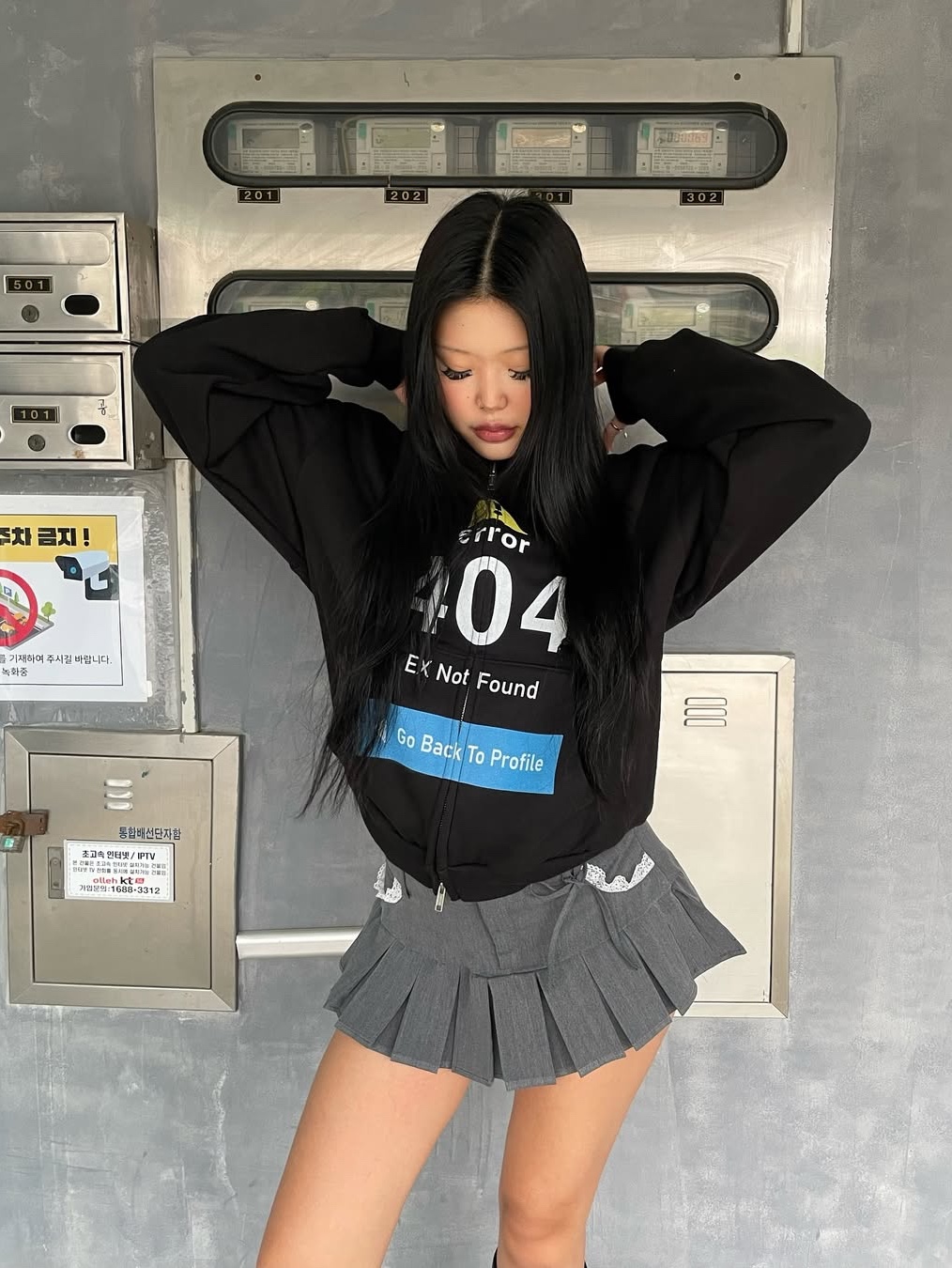 GRAILZ Error 404 Zip Hoodie Black 착용 스타일 - 1