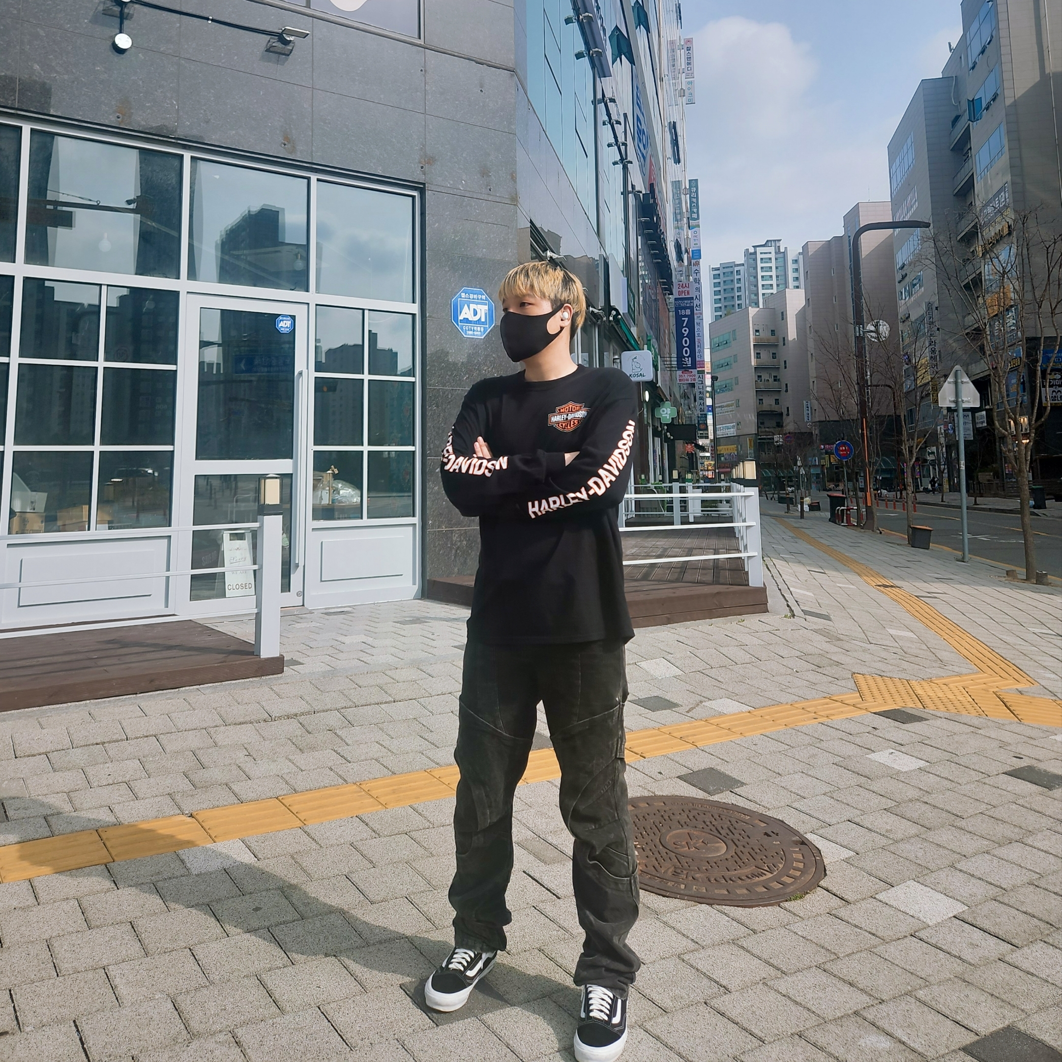 반스 볼트 OG 올드스쿨 LX 블랙 착용 스타일 - 2