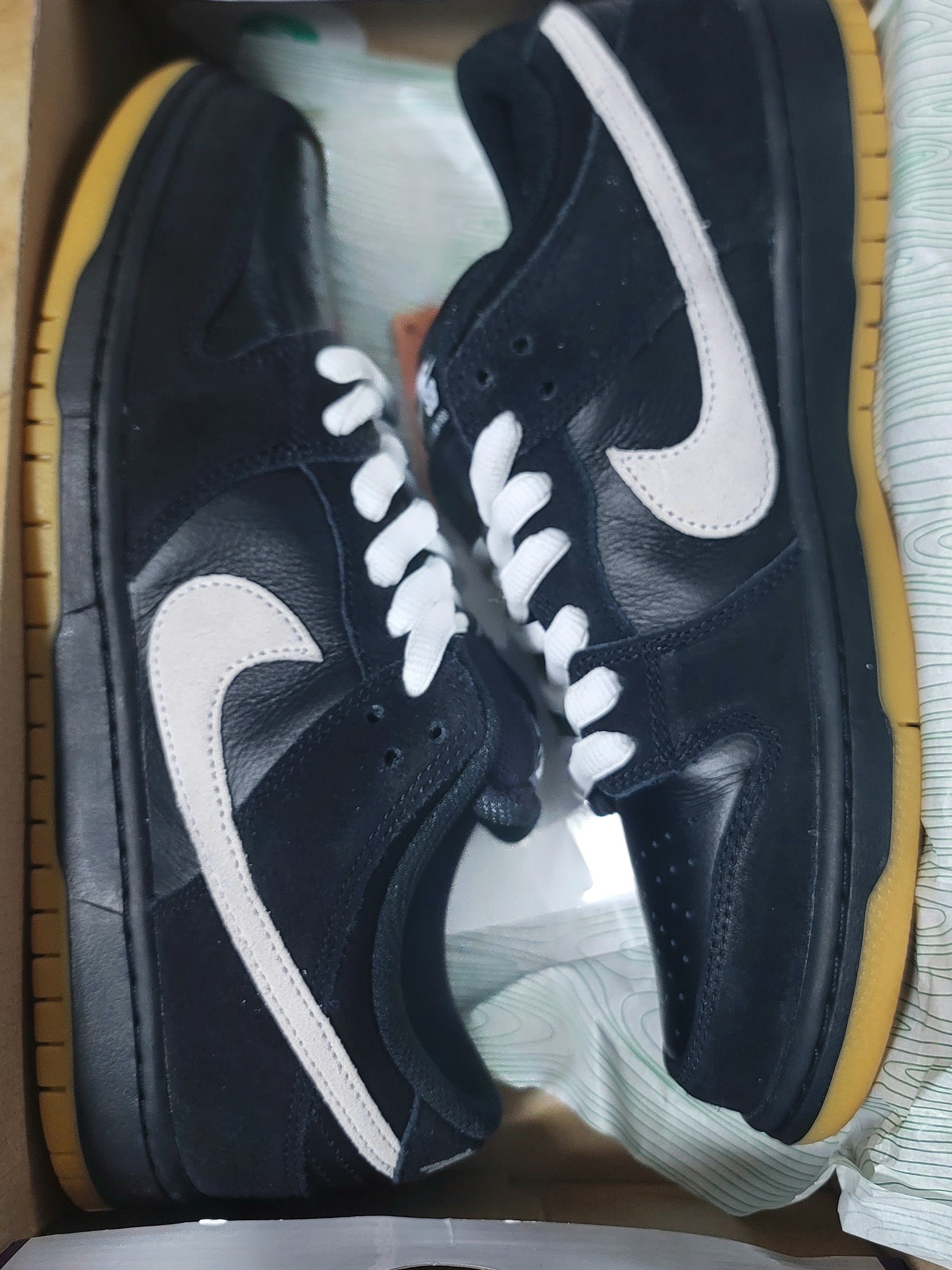 Nike SB Dunk Low Pro Black White 착용 스타일 - 2