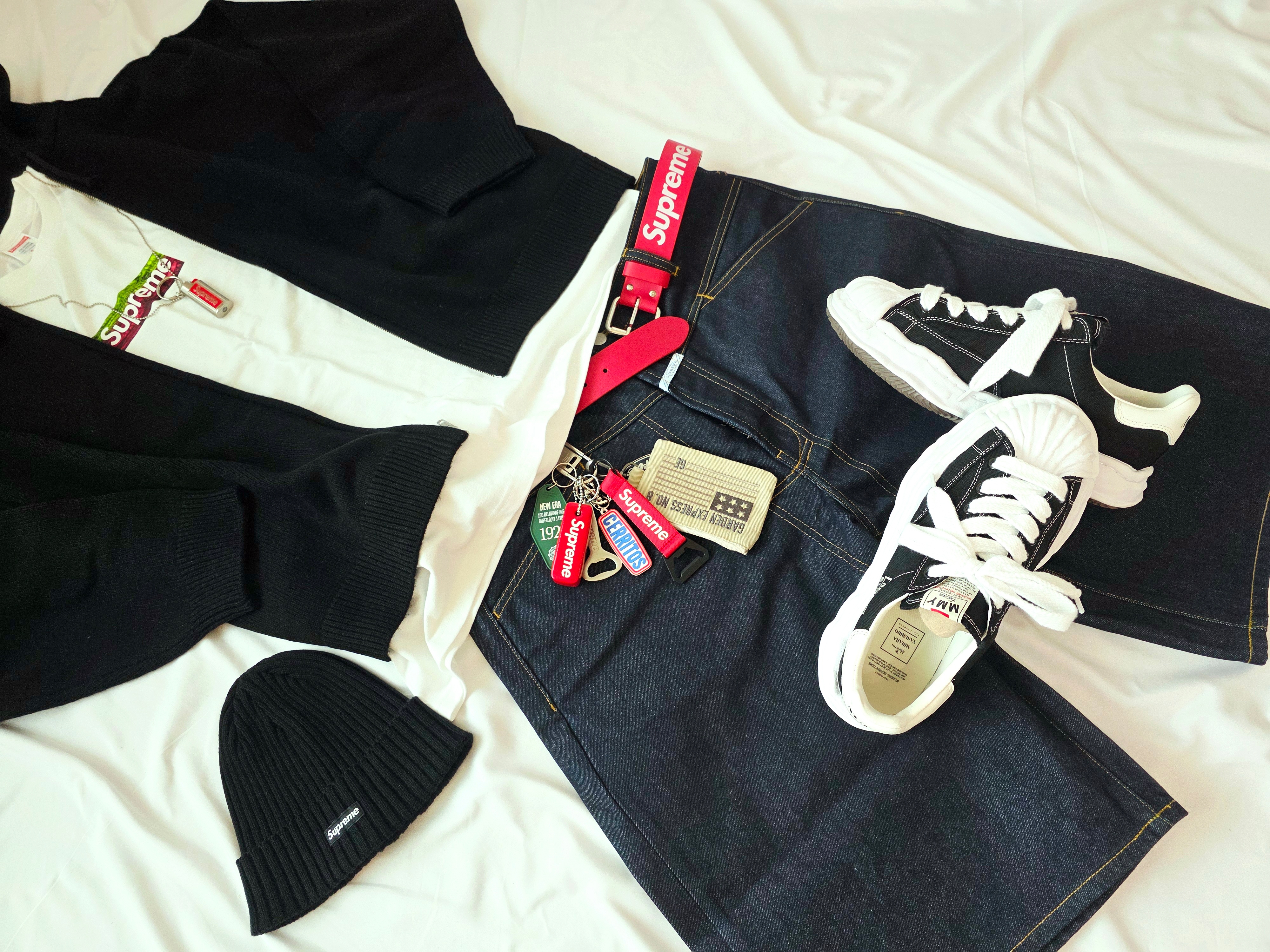 Supreme x Marithe Francois Girbaud X-Seam Baggy Denim Shorts Rigid Indigo - 25SS, Supreme Last Supper Embroidered Zip Up Hooded Sweater Black - 25SS 착용 스타일 - 5
