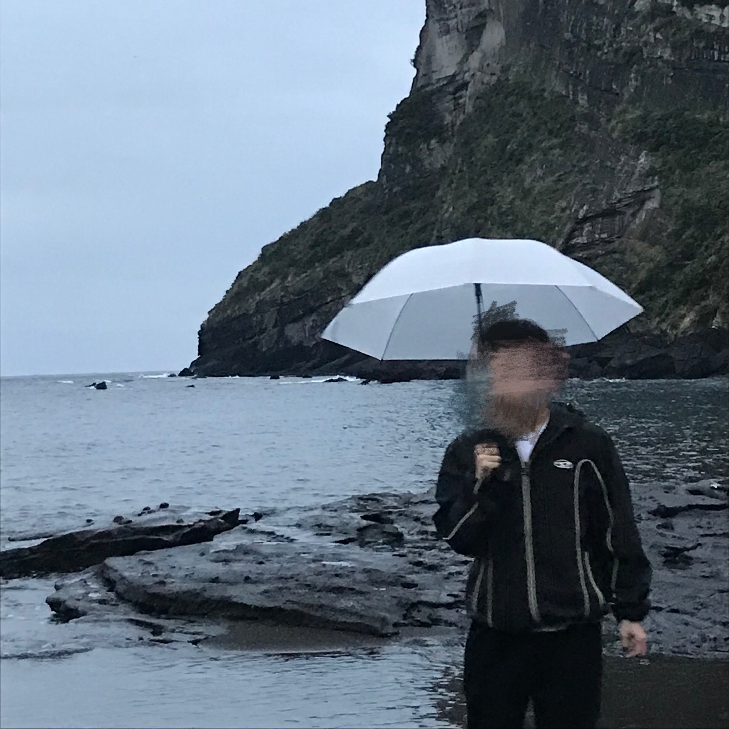 디젤 J-하이브스 콘트라스트 파이핑 윈드브레이커 블랙 착용 스타일