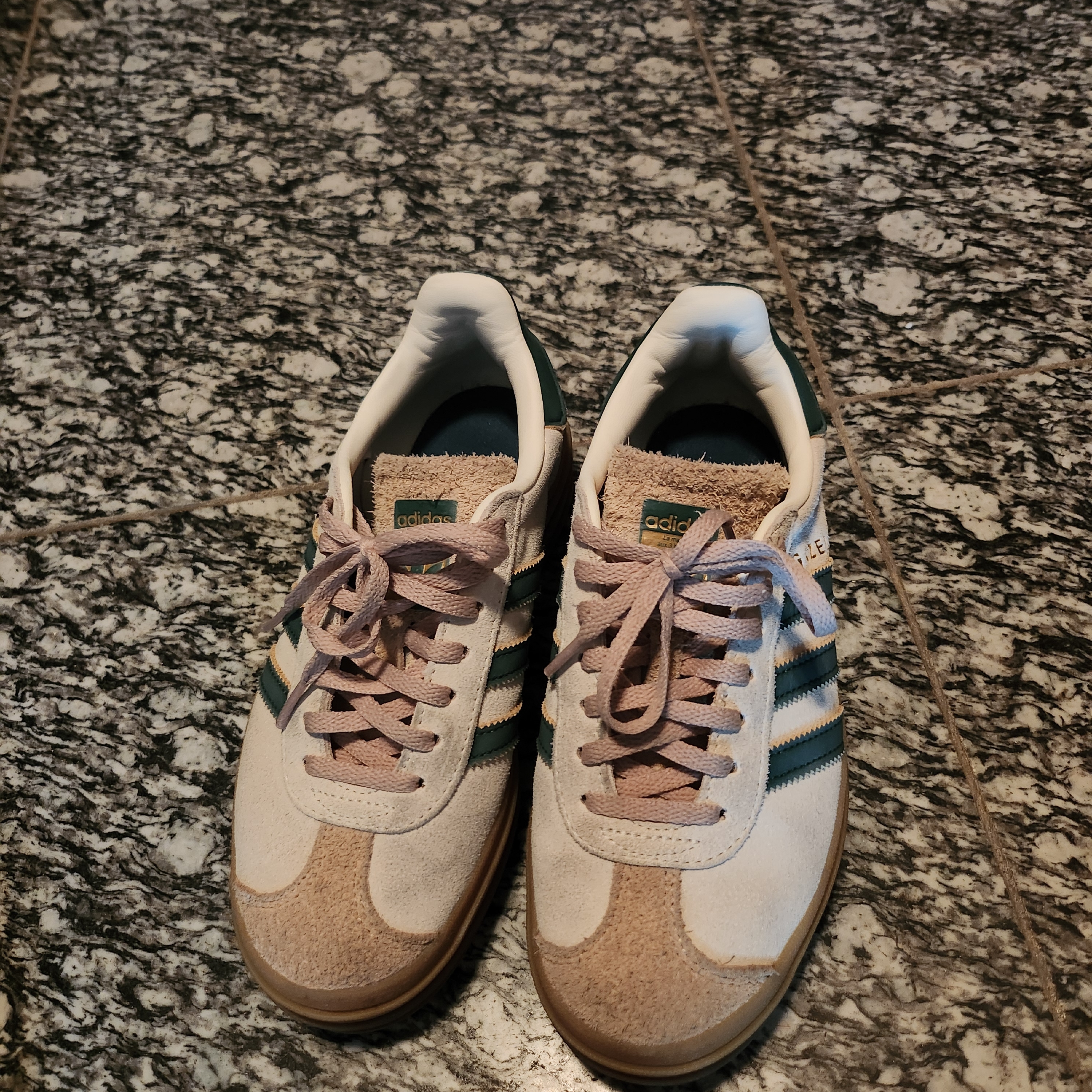 (W) Adidas Gazelle Bold Cream White Collegiate Green 착용 스타일 - 1