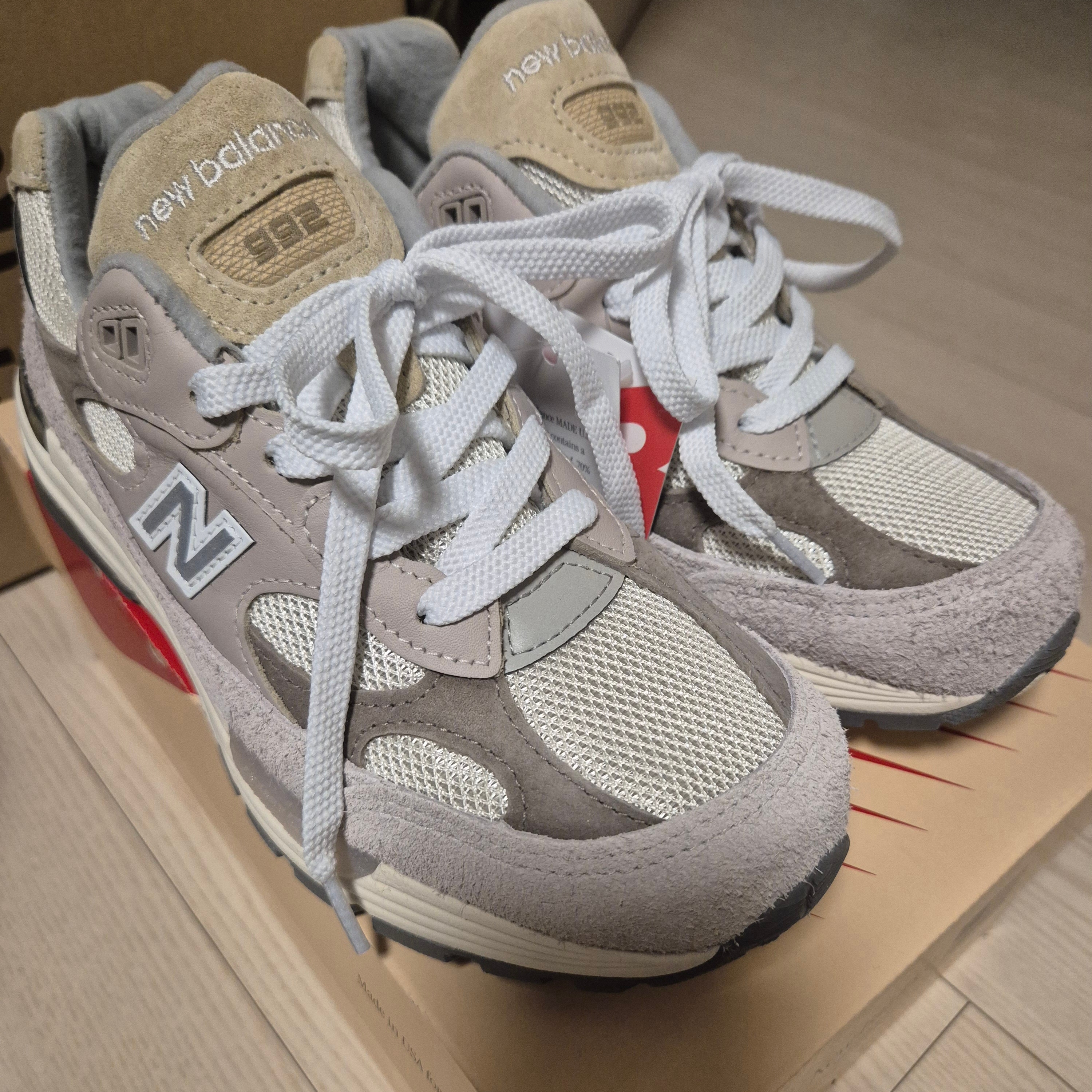 New Balance 992 Made in USA Moonrock Mushroom 착용 스타일