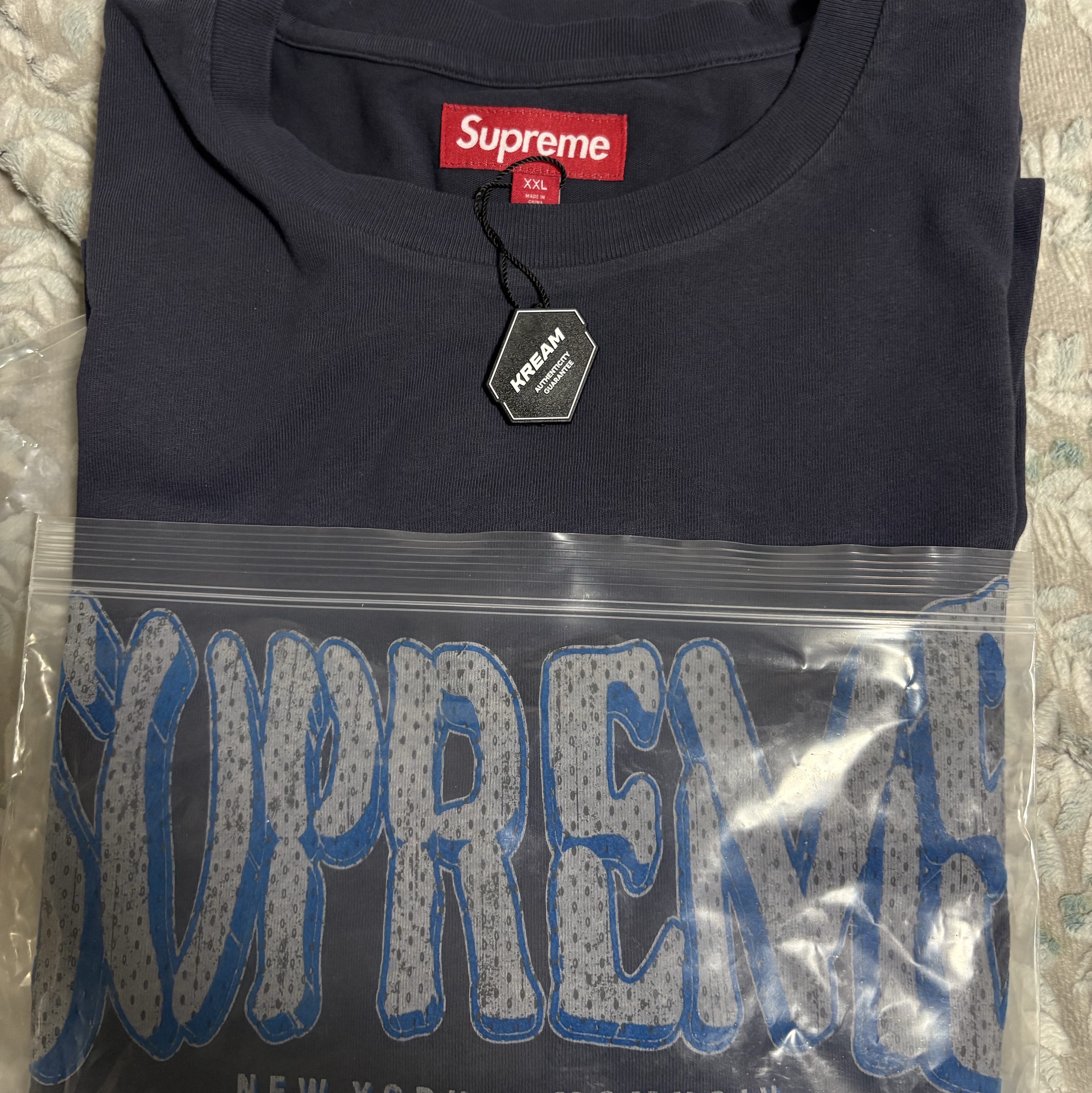 Supreme Flocked Washed S/S Top Dusty Navy - 25SS 착용 스타일