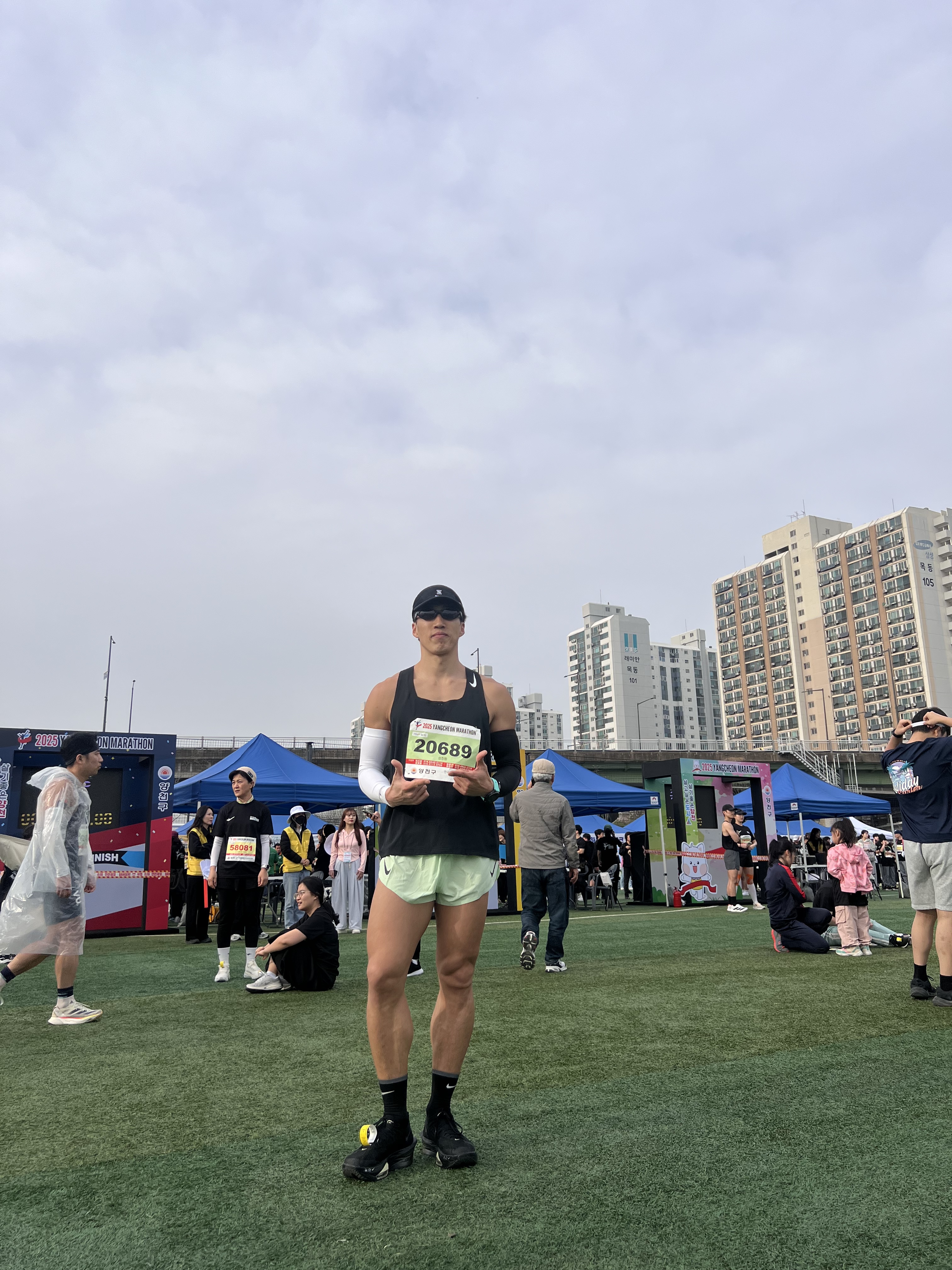 Nike AeroSwift 2 Inch Running Shorts Mineral Black - Asia, Nike Dri-Fit ADV Aeroswift Racing Singlet Black - US/EU 착용 스타일 - 3