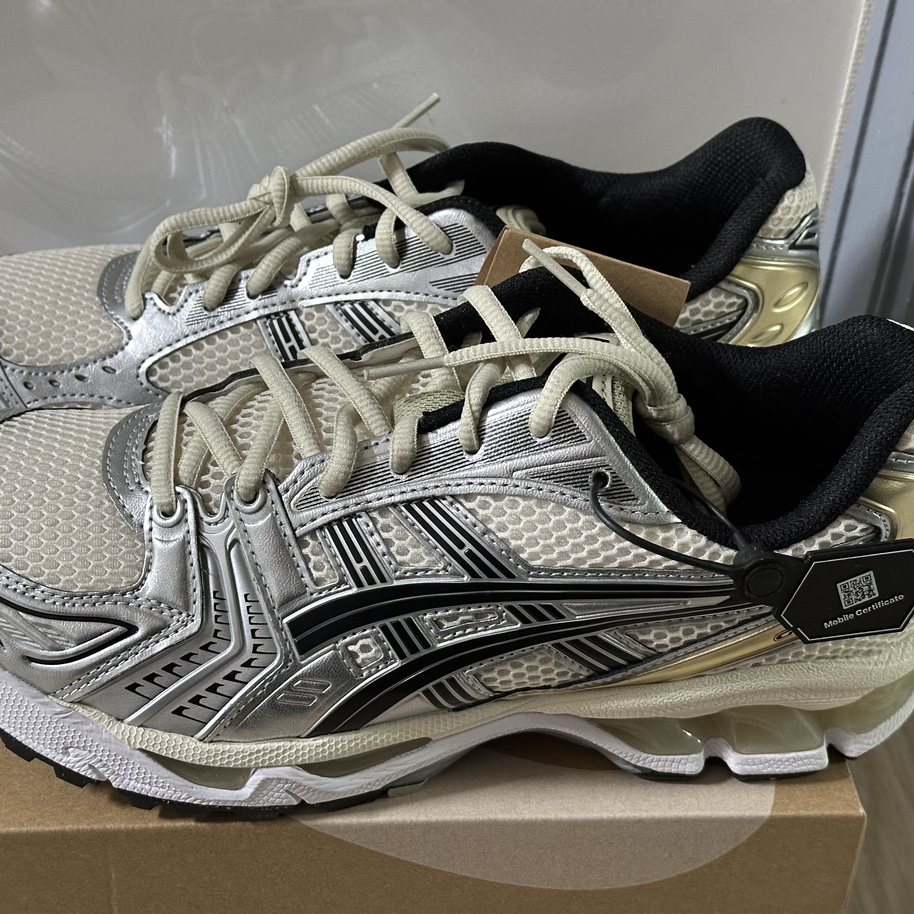 Asics Gel-Kayano 14 Birch Pure Silver 착용 스타일