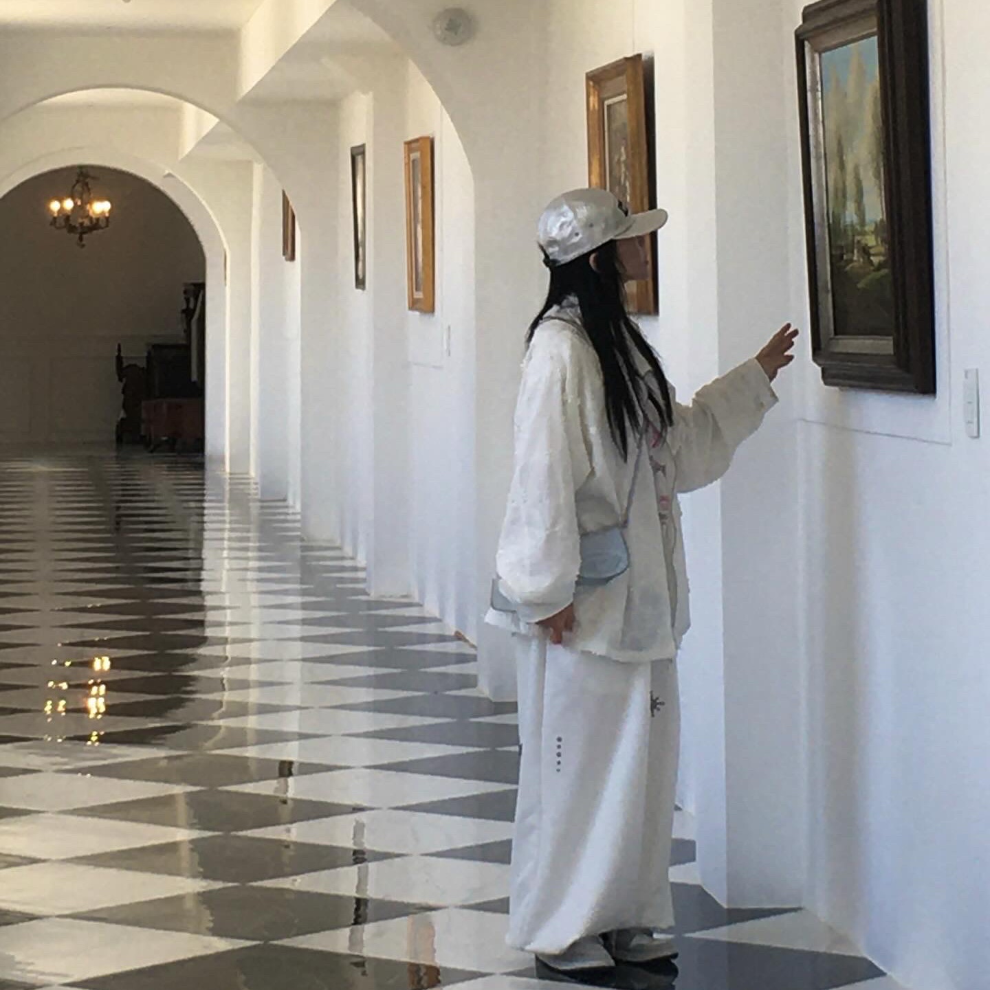 (W) Jordan 1 Mid Grey Fog, Diesel 1DR Mini Bag Plaque White 착용 스타일 - 2