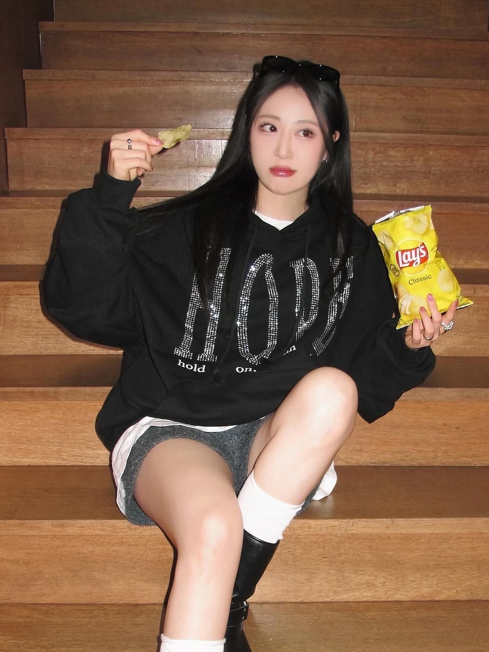 GRAILZ Pain Ends Hoodie Black 착용 스타일 - 2