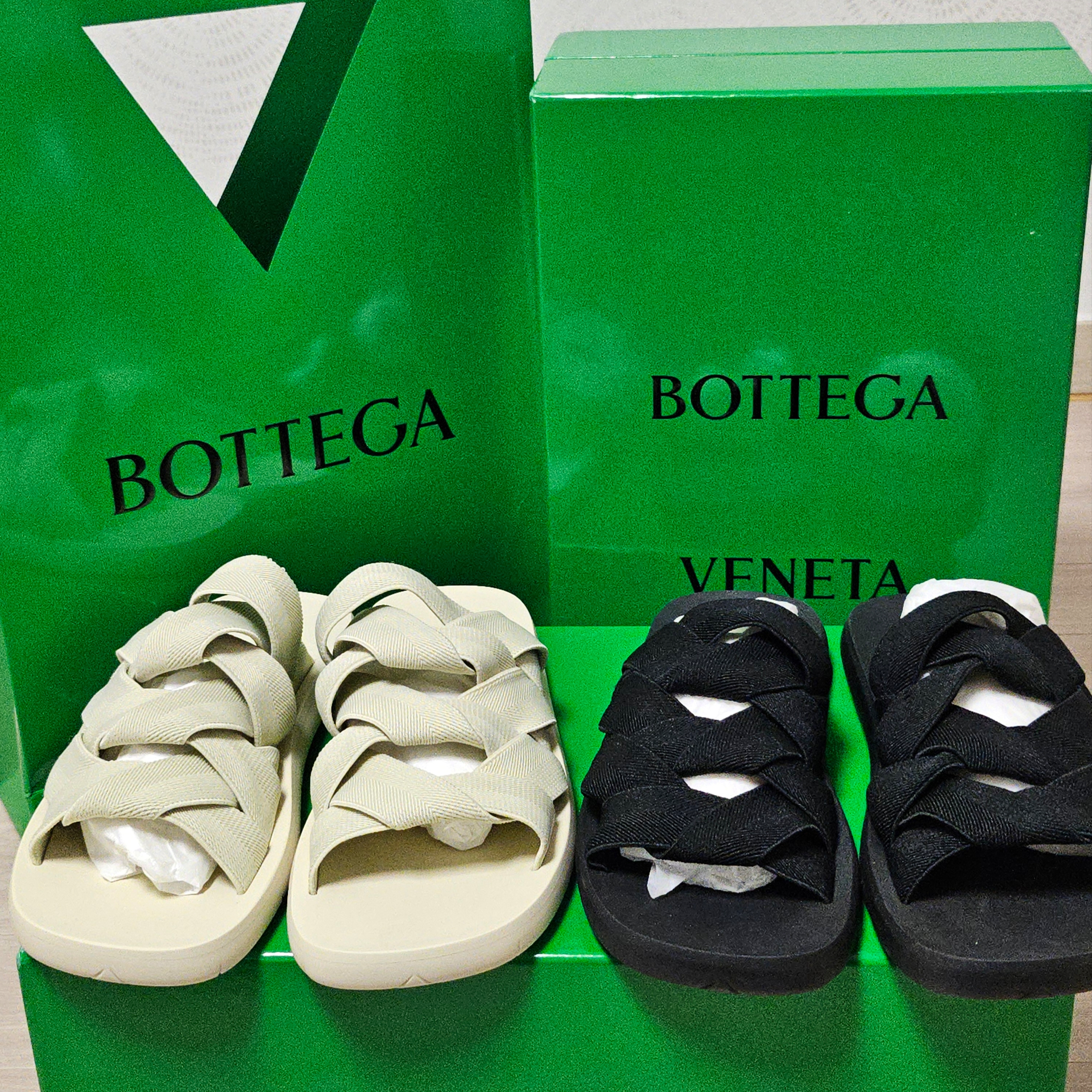 Bottega Veneta Plat Mule Black, Bottega Veneta Plat Mule Sea Salt 착용 스타일 - 2