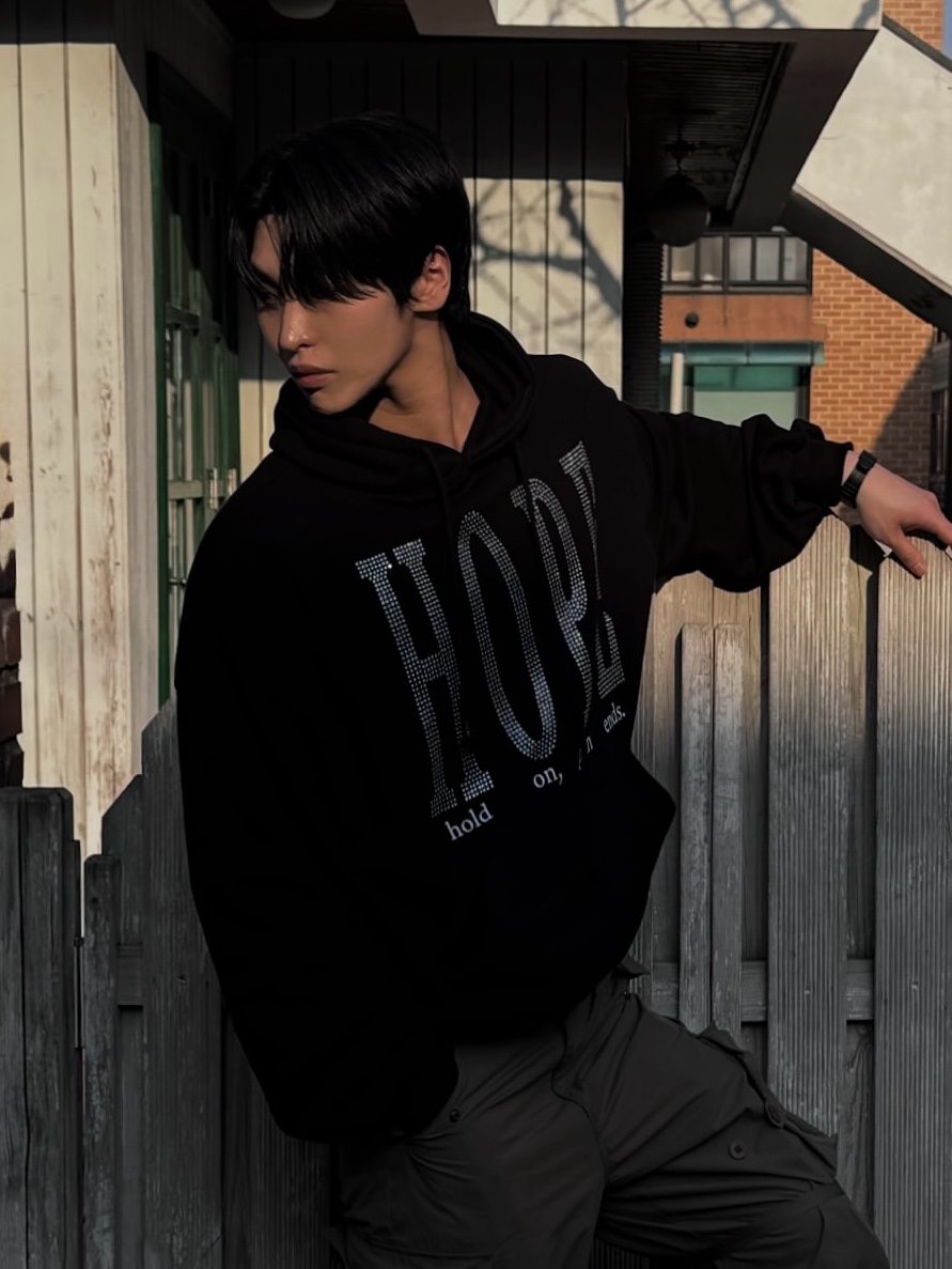 GRAILZ Pain Ends Hoodie Black 착용 스타일 - 4