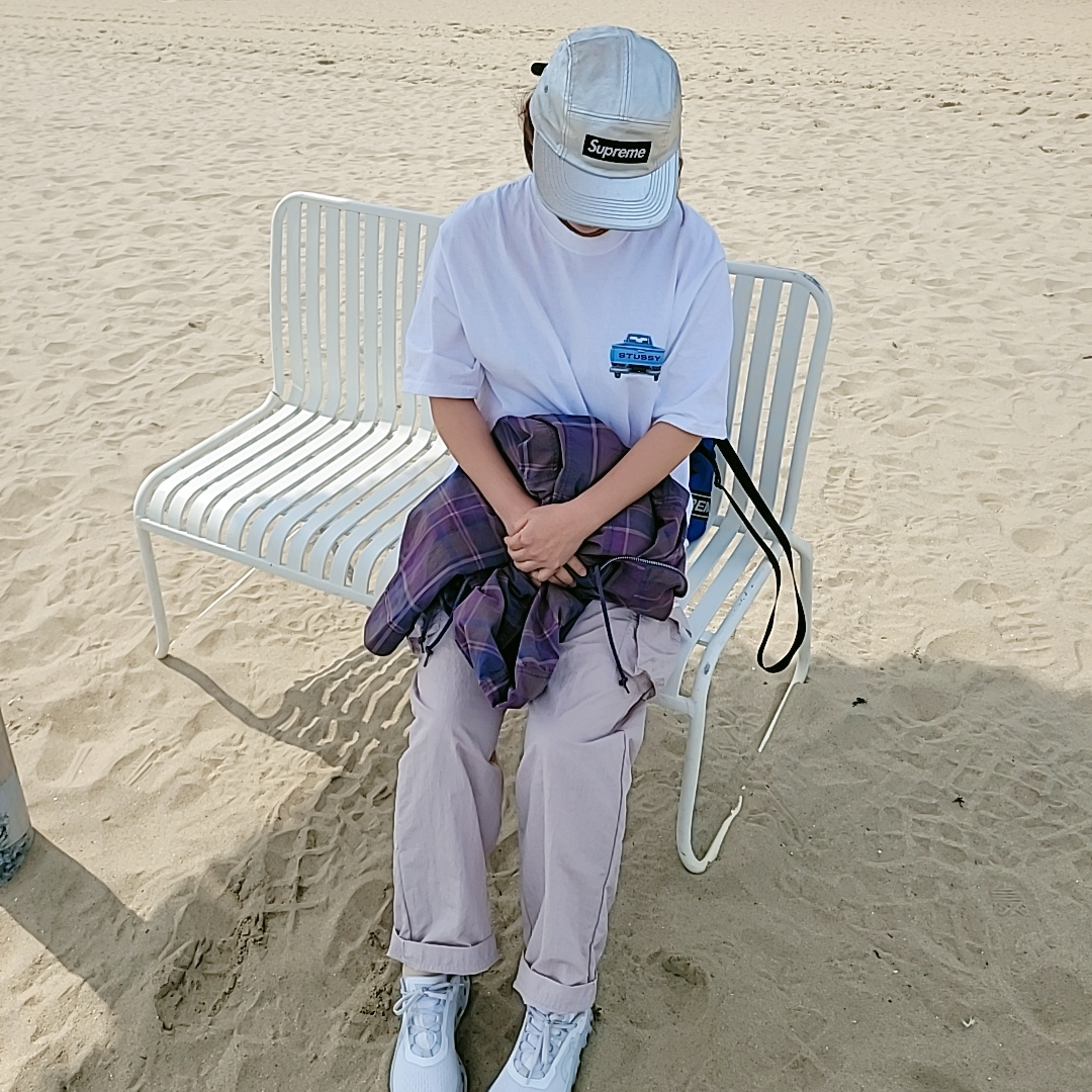 Supreme Washed Chino Twill Camp Cap Silver - 25SS, Supreme Small Cinch Pouch Blue - 23FW 착용 스타일