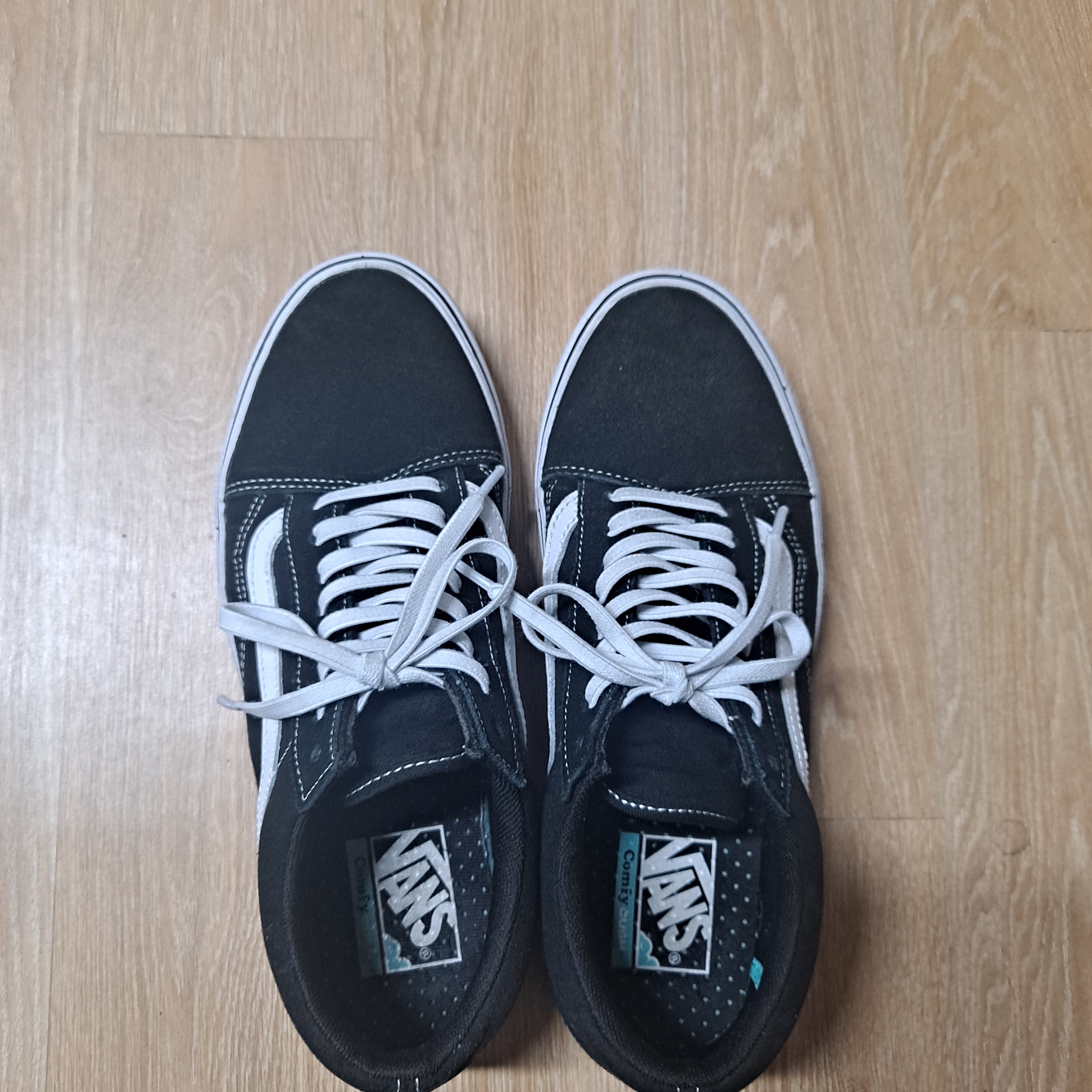 Vans ComfyCush Old Skool Black True white 착용 스타일