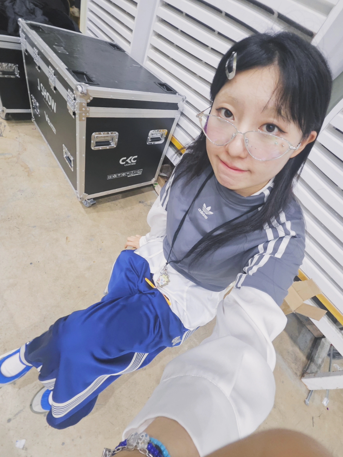 니들스 H.D. 트랙 팬츠 폴리 스무스 로얄, 플레이 꼼데가르송 블랙 하트 블루 아이 티셔츠 화이트 착용 스타일 - 4