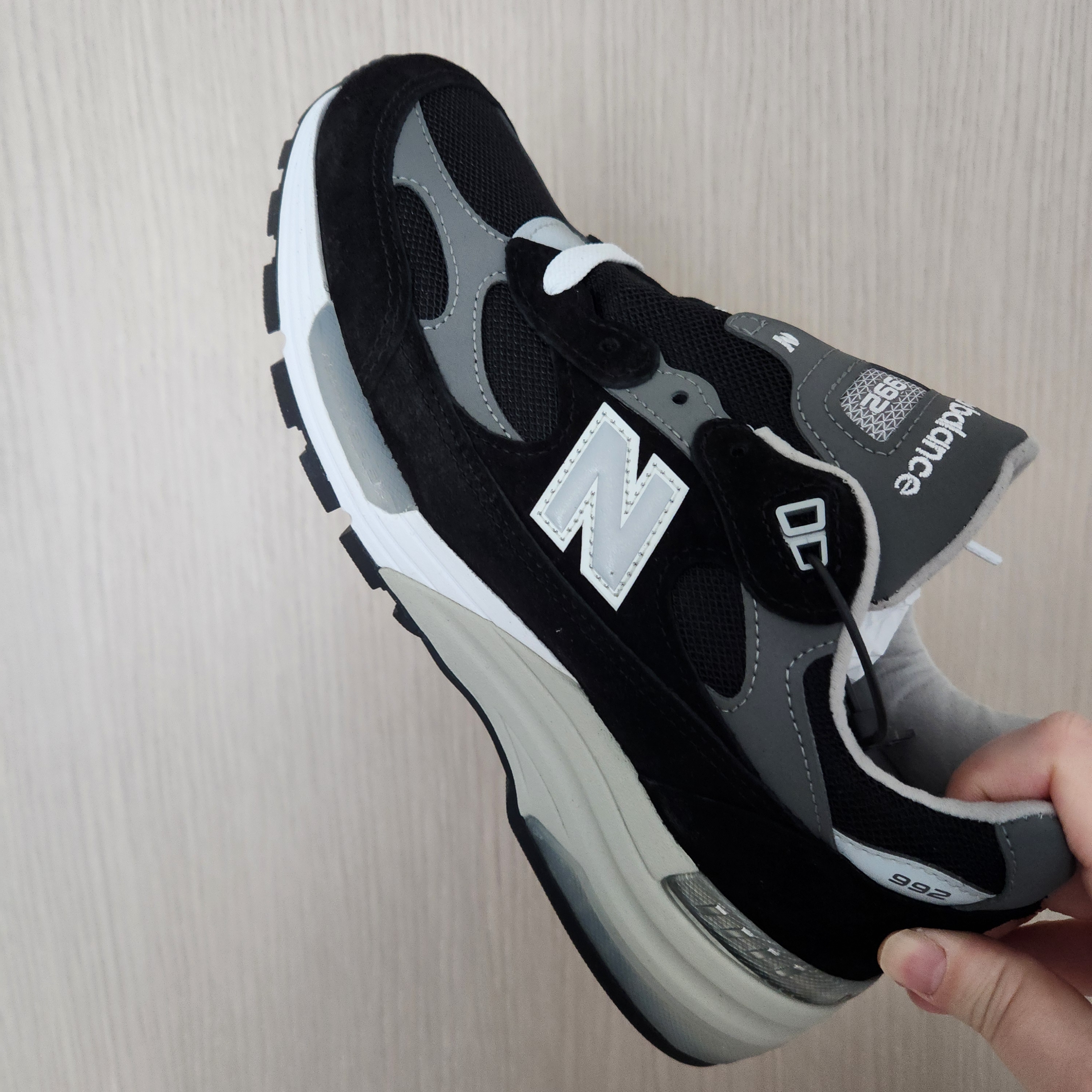 New Balance 992 Made in USA Core Black Grey 착용 스타일