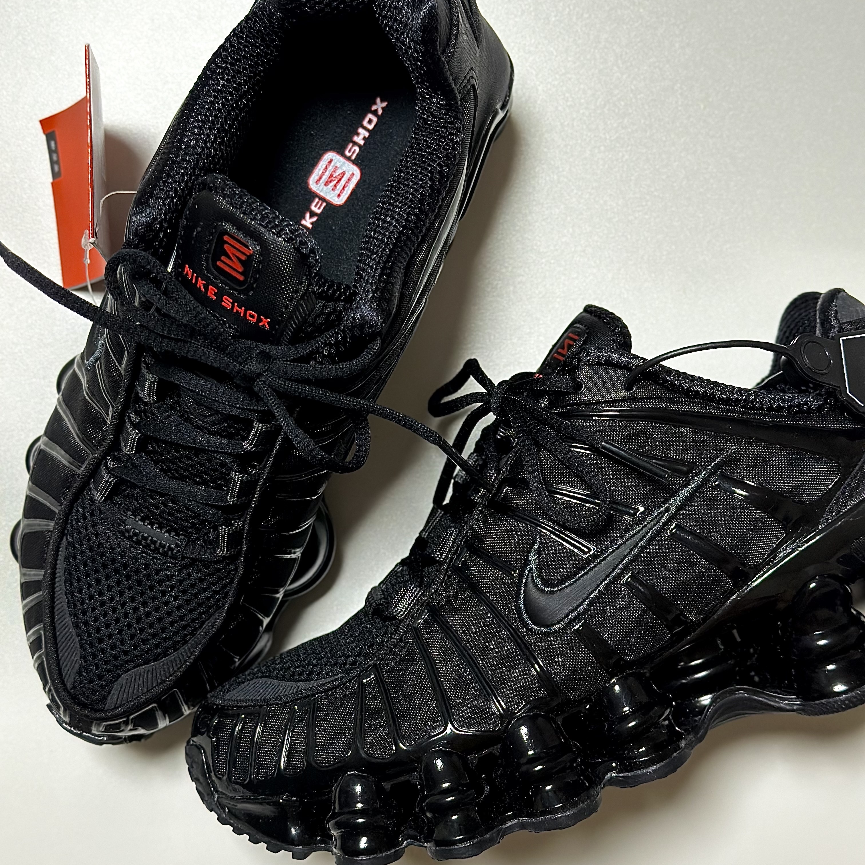 (W) Nike Shox TL Black and Max Orange 착용 스타일 - 2