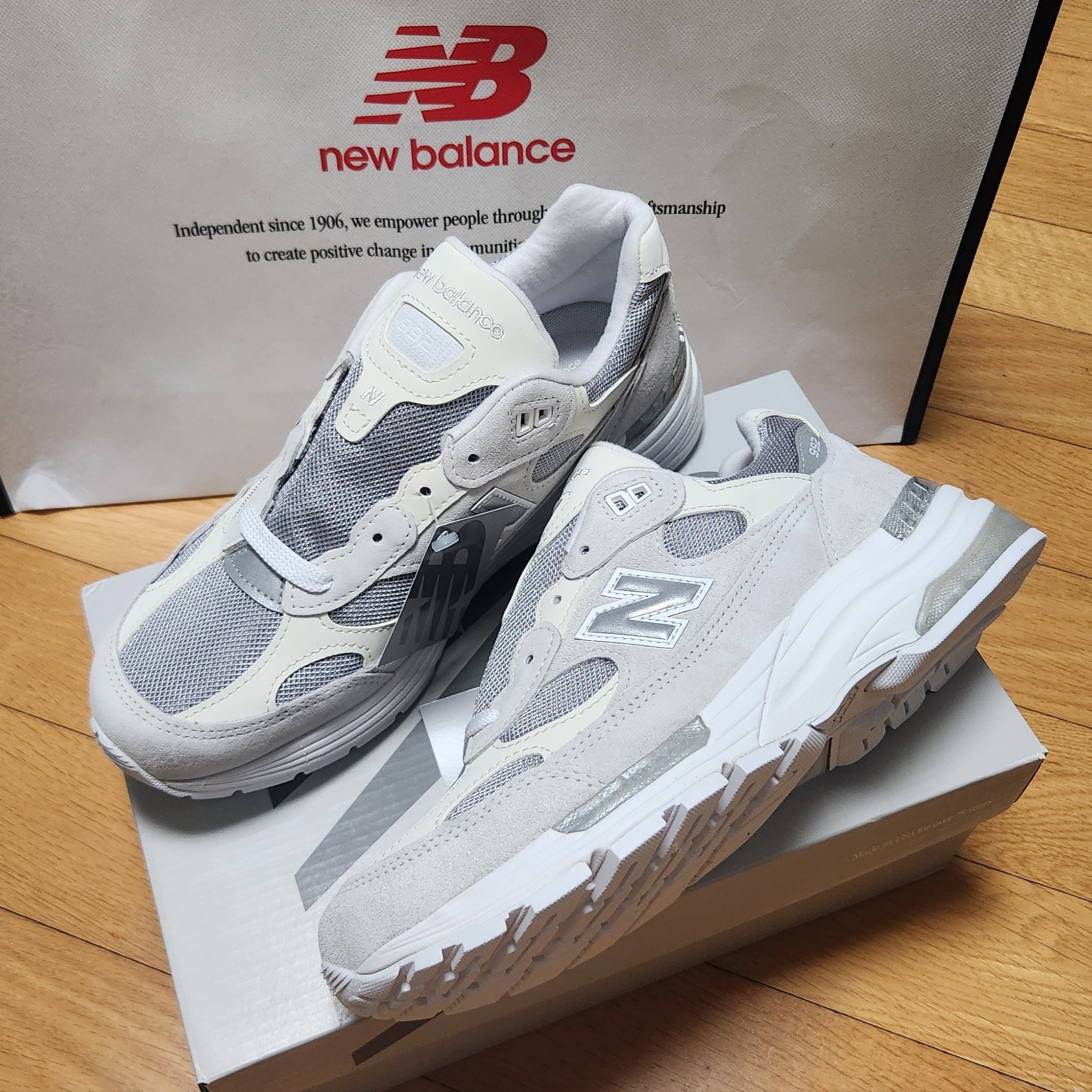 New Balance 992 Made in USA Core White Reflection 착용 스타일