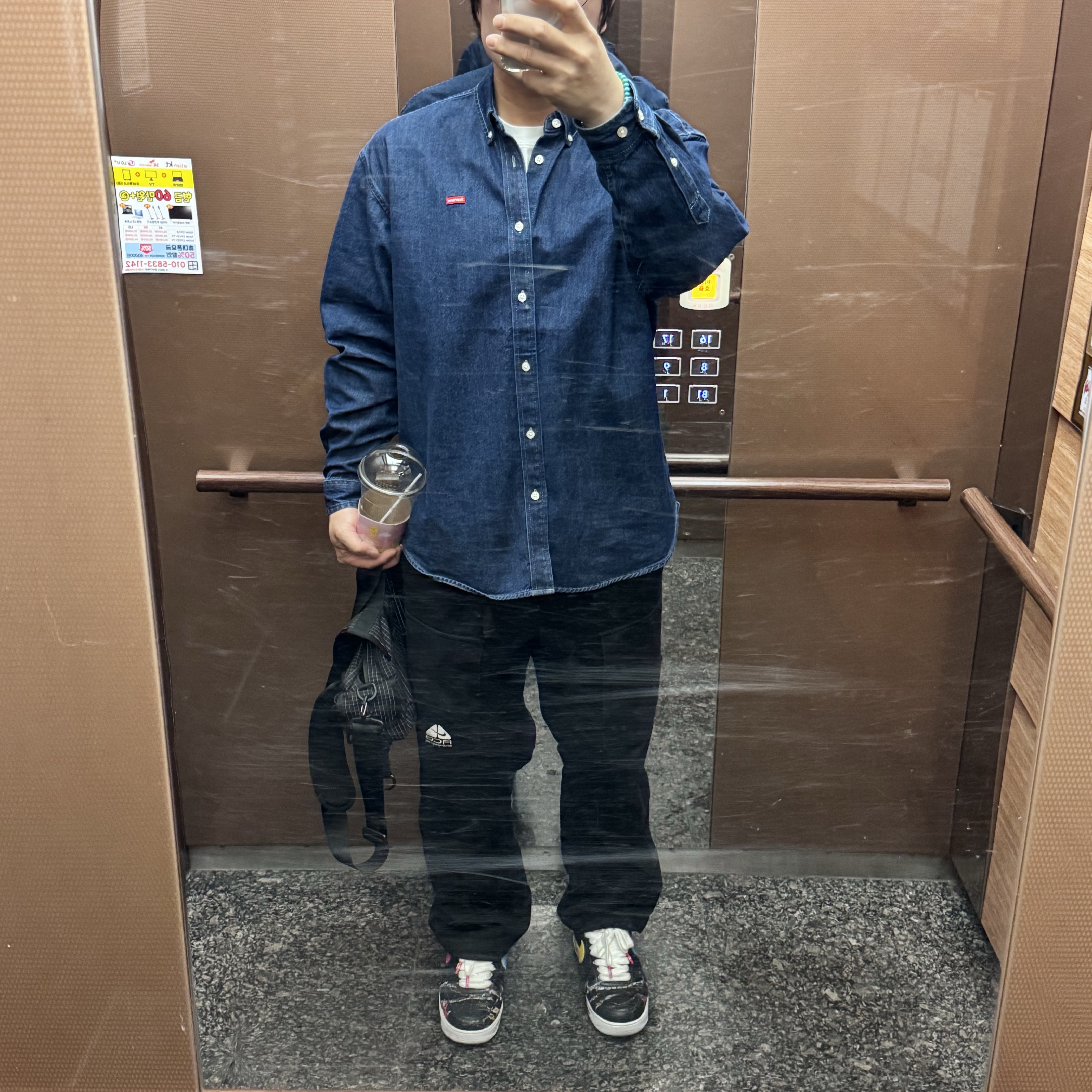Supreme Small Box Shirt Rinsed Denim - 24FW, Supreme x Nike ACG Belted Denim Pants Black - 22FW 착용 스타일 - 1