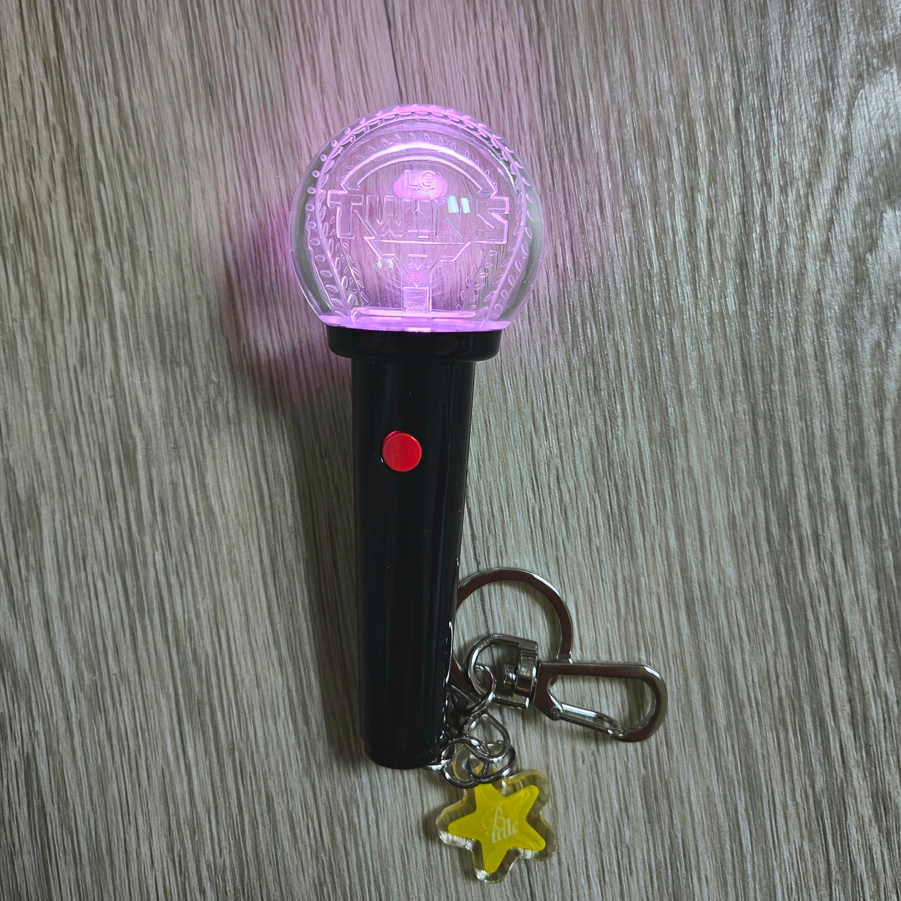 Twins x Bloomingtale Cheering Stick Keyring 착용 스타일
