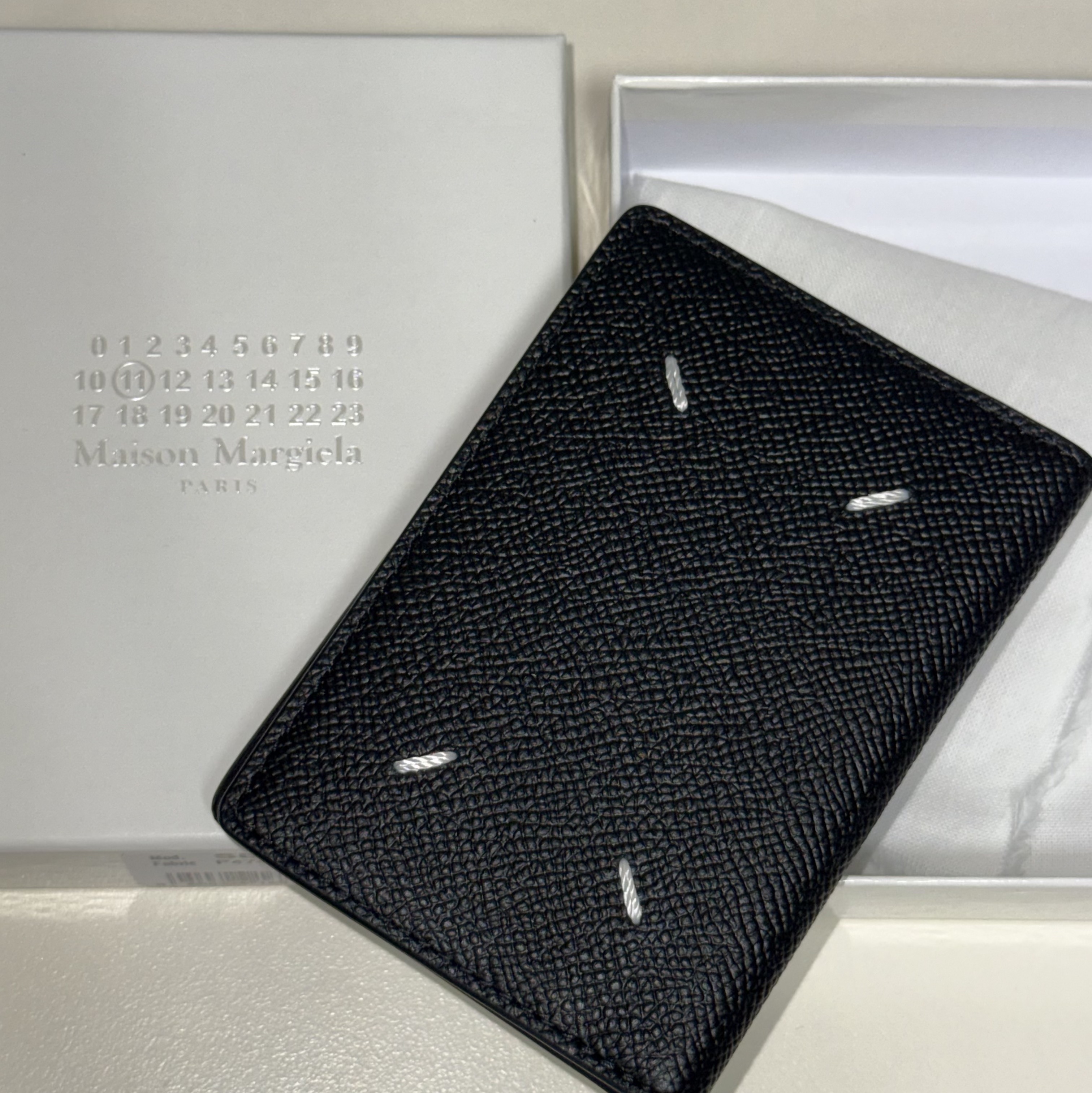 Maison Margiela Leather Bi-Fold Card Holder Black 착용 스타일 - 1