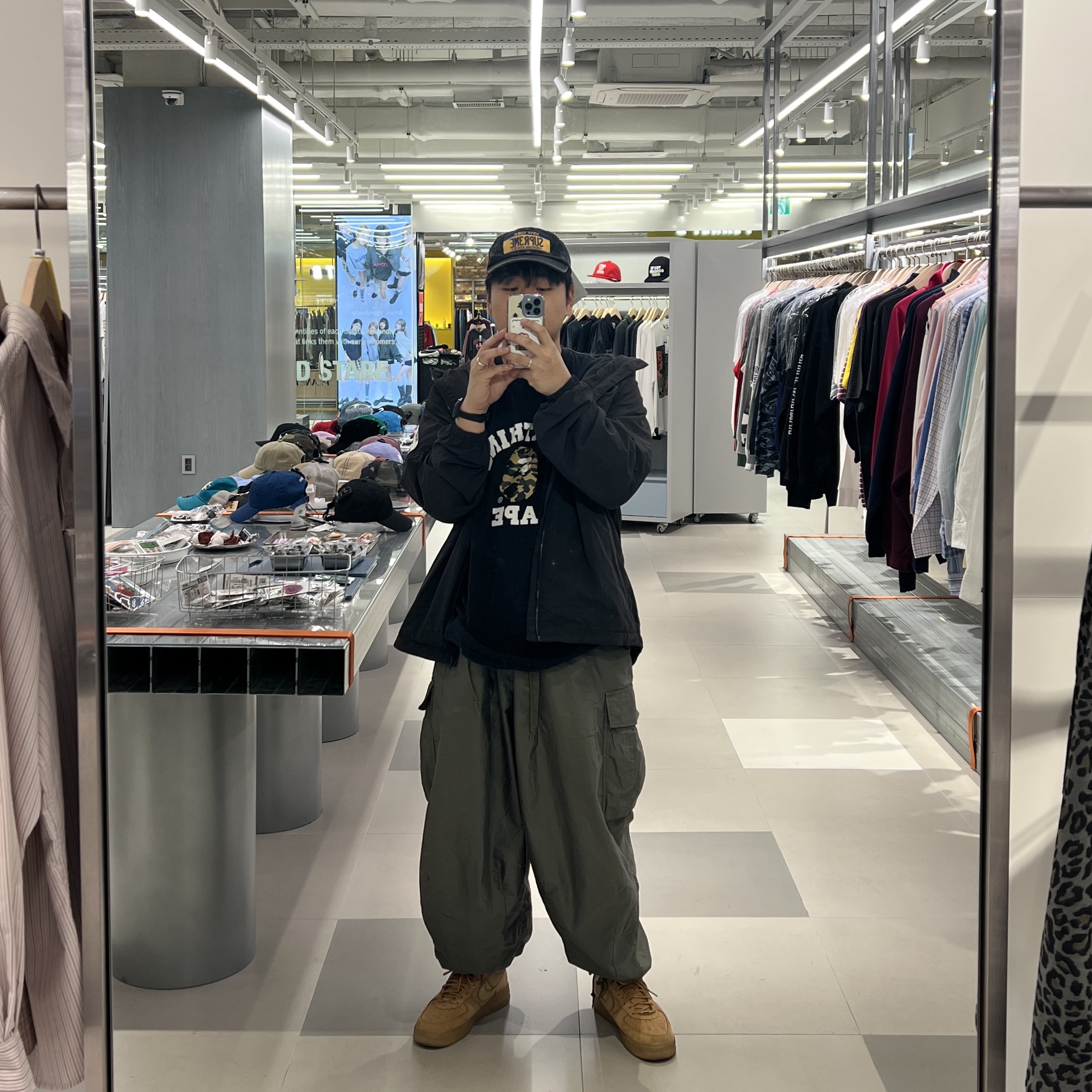 Supreme License Plate 6-Panel Black - 25SS, Needles H.D. BDU Pants Olive 착용 스타일