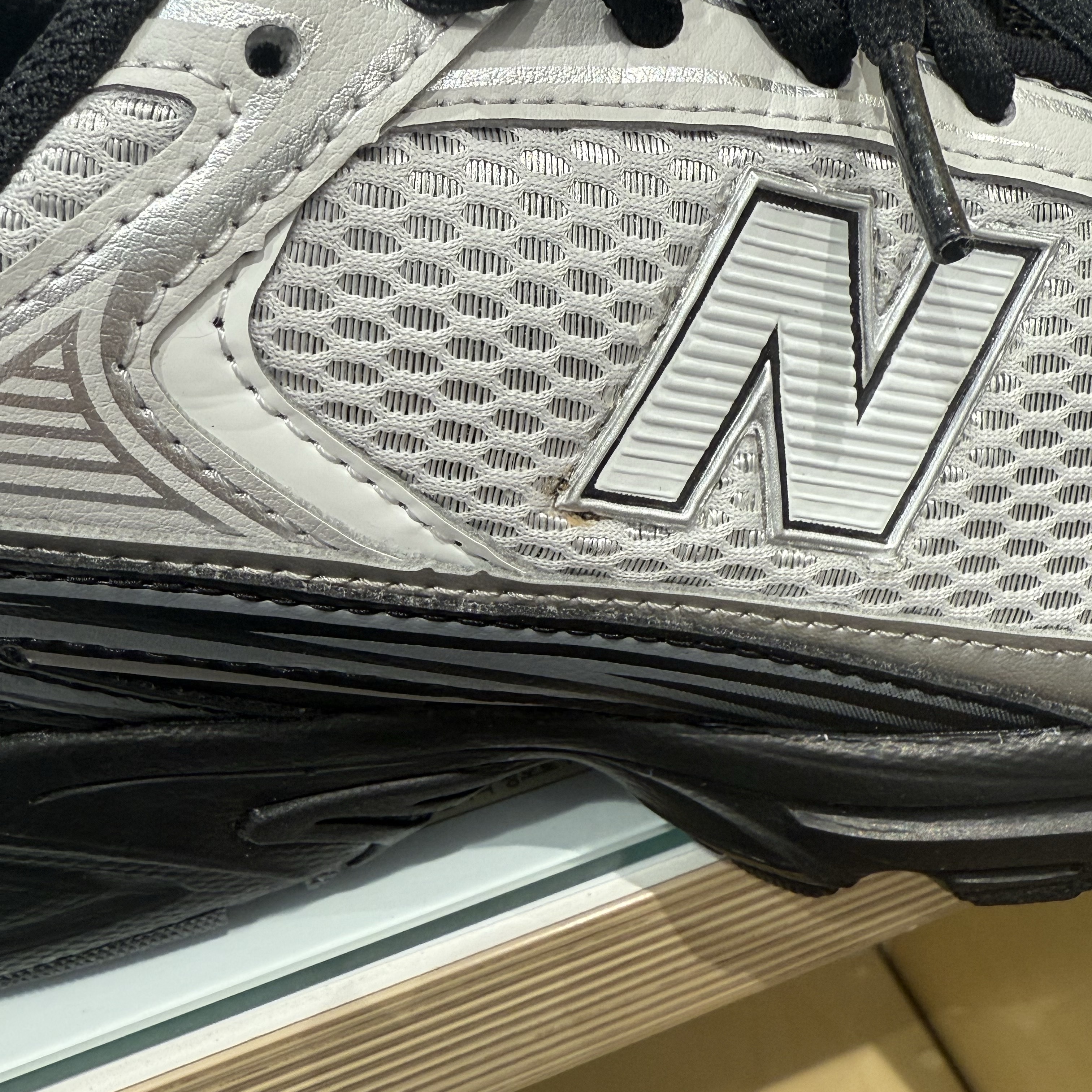 New Balance 509 Black Gray 착용 스타일 - 2