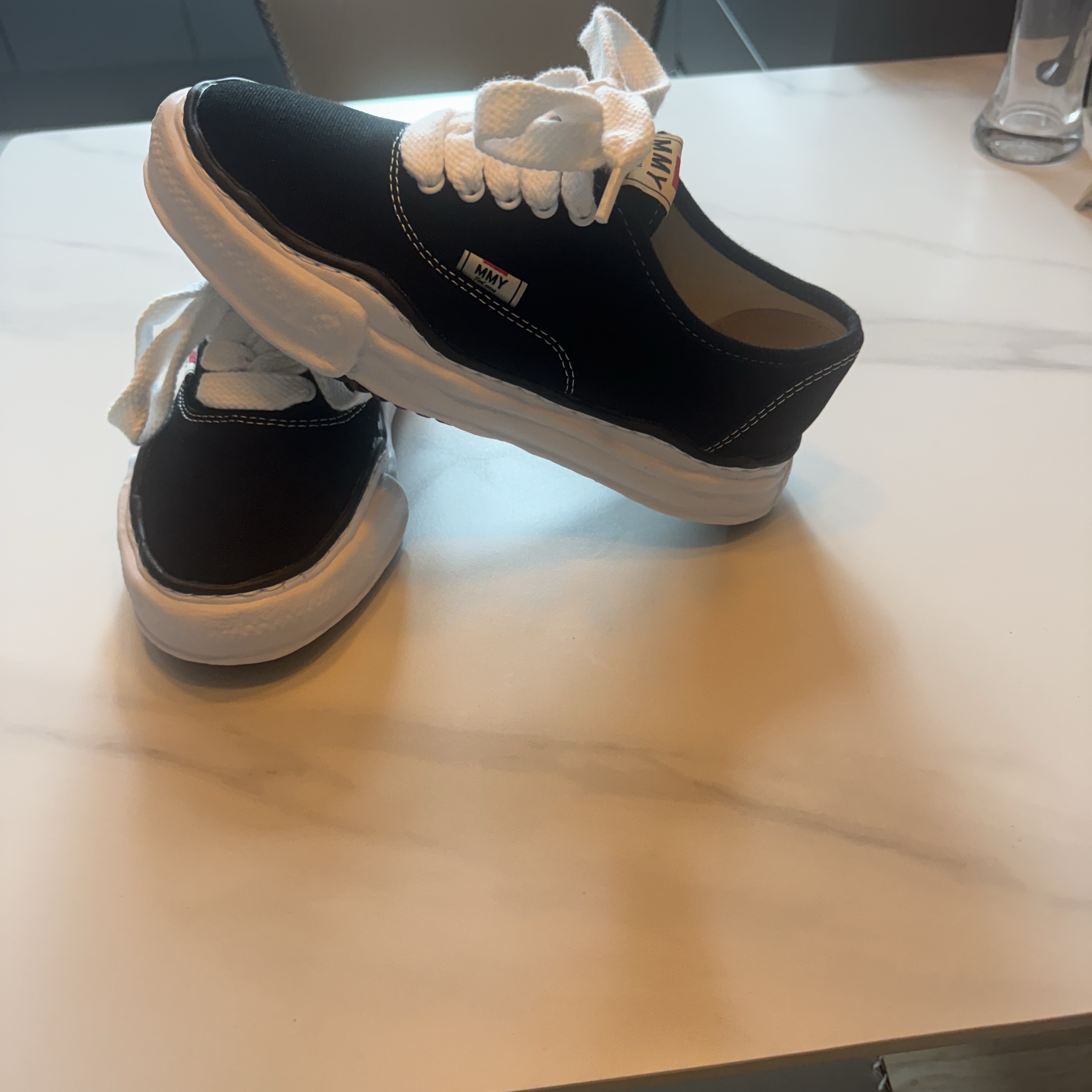 Maison Mihara Yasuhiro Baker OG Sole Canvas Low Cut Sneakers Black 착용 스타일