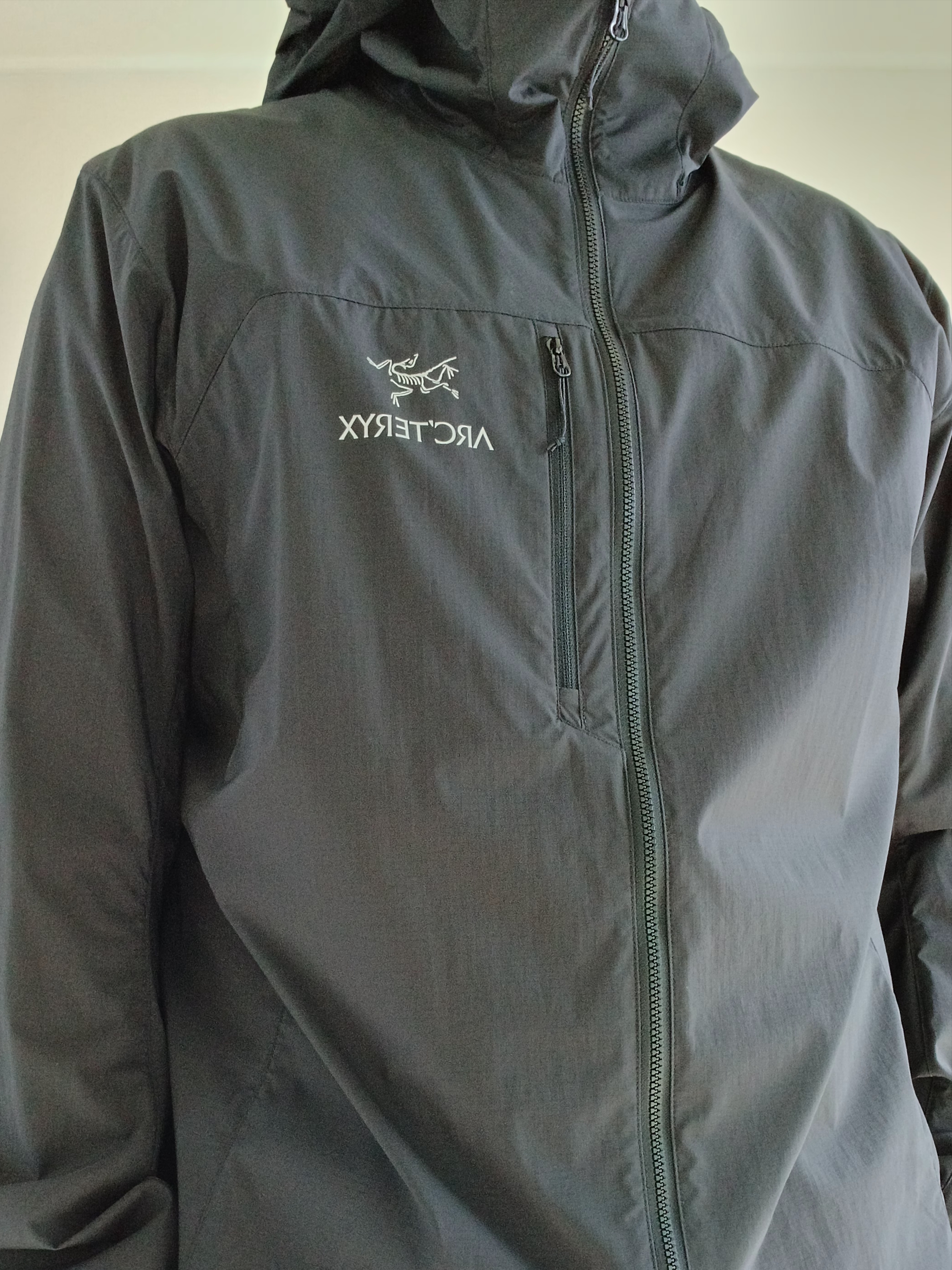 Supreme x The North Face Split 6-Panel Black - 24SS, Arc'teryx Squamish Hoody Black 착용 스타일 - 6