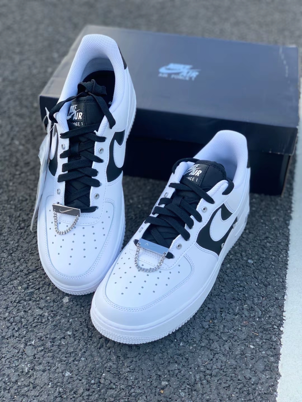 Nike Air Force 1 '07 PRM White Black 착용 스타일 - 3