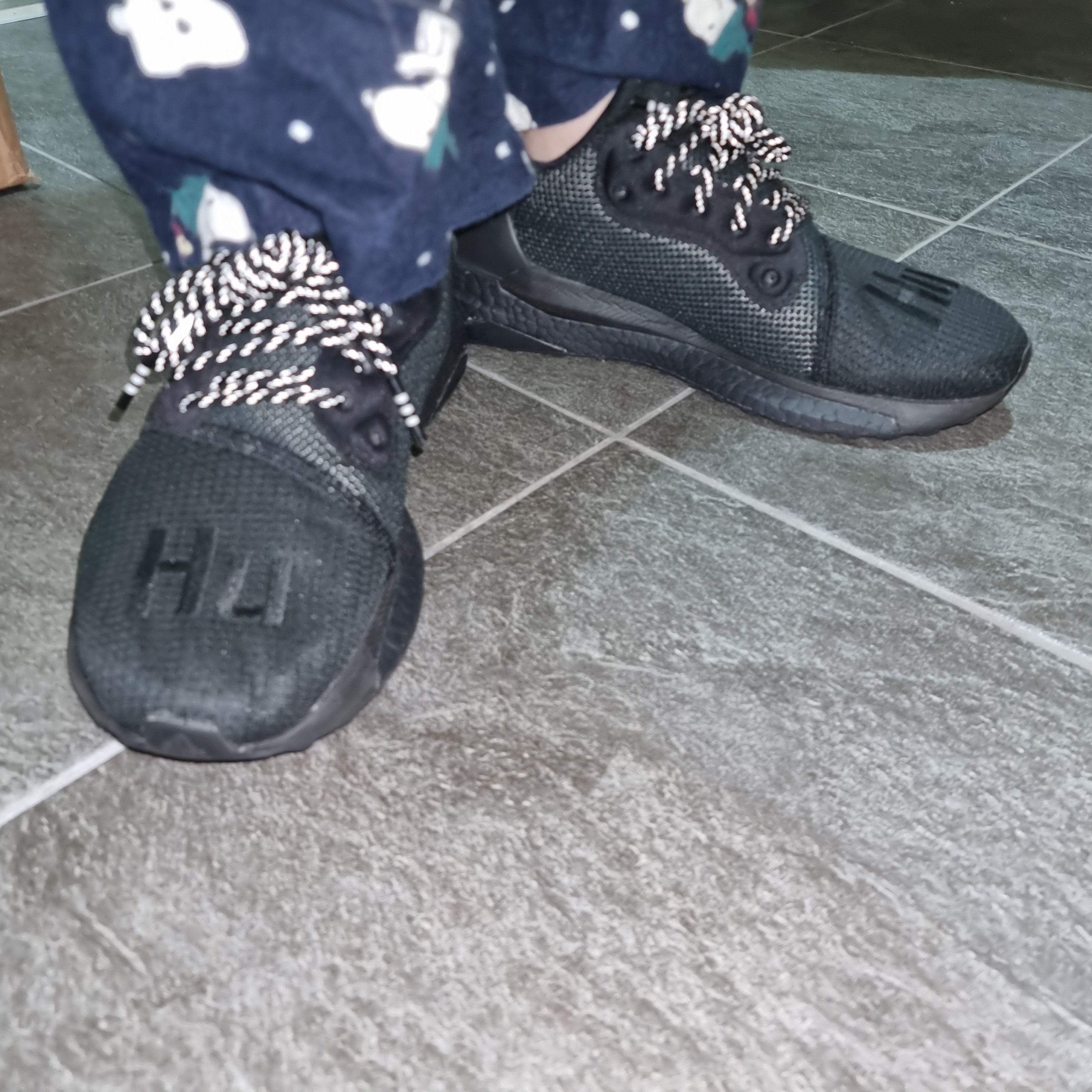 Adidas x Pharrell Williams Solar Hu PRD Core Black 착용 스타일