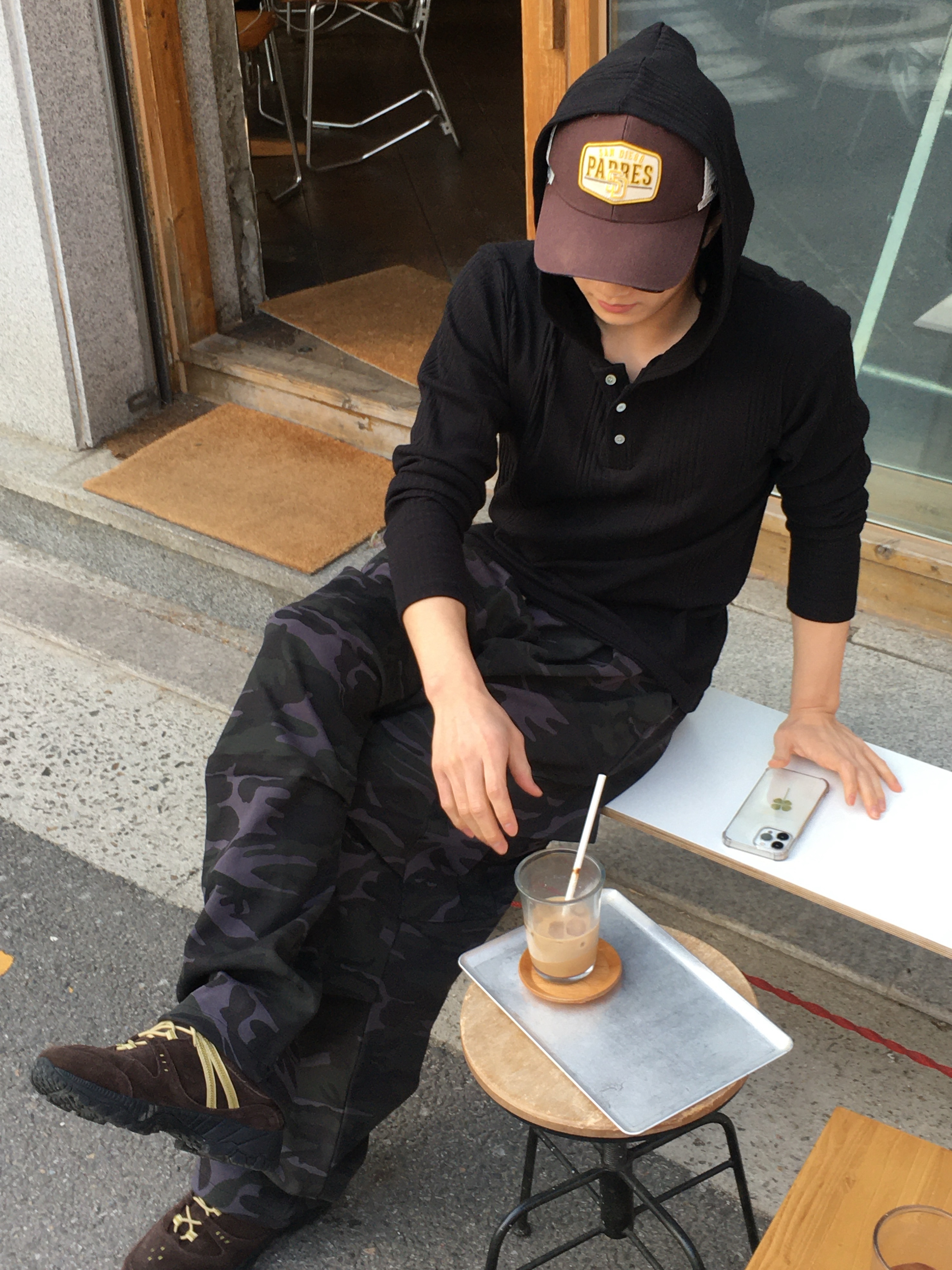[6% 적립] NegativeThree Moley Tracking Sneakers Nut Brown 착용 스타일 - 1