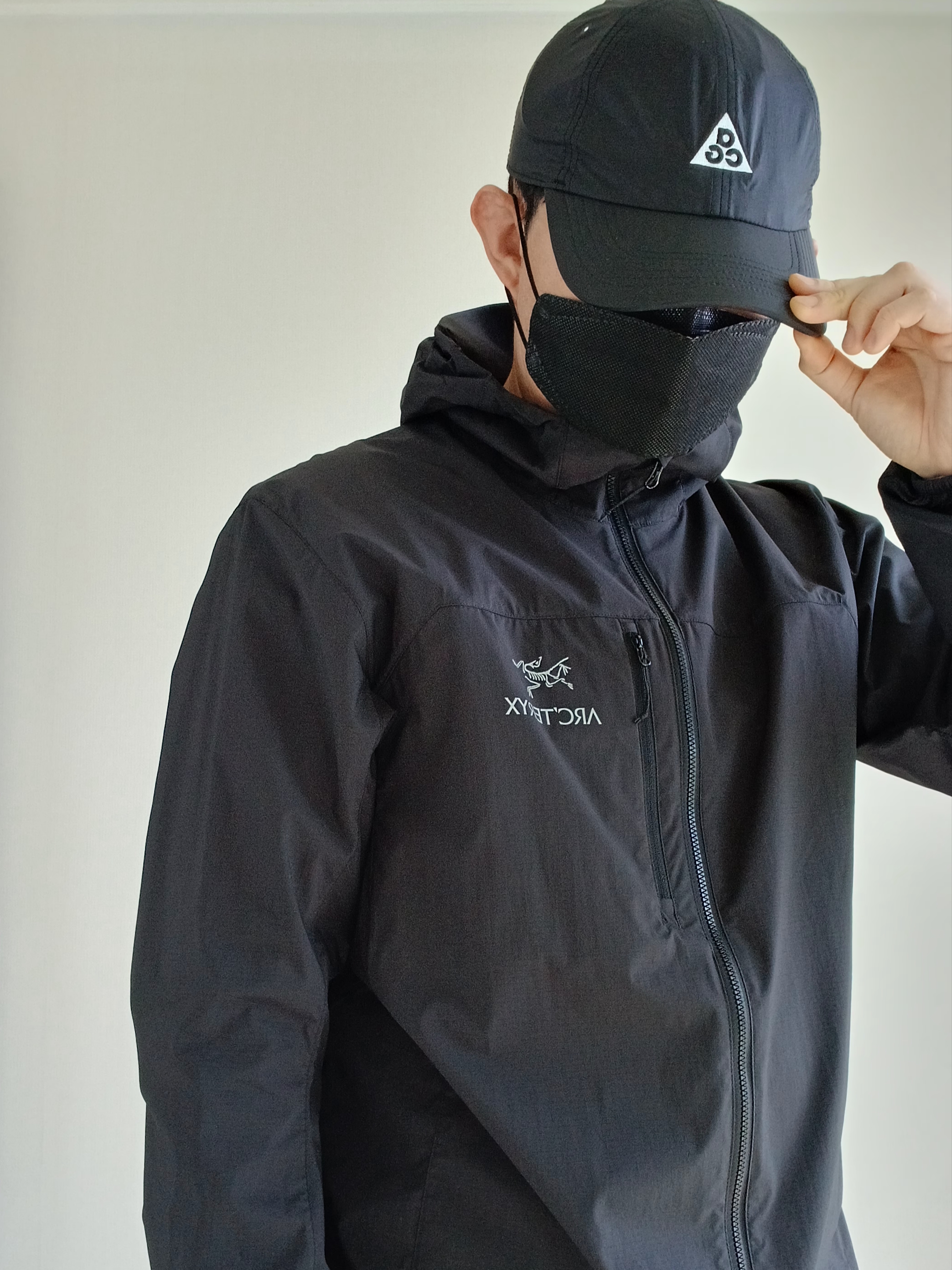 Nike ACG Trail Cap Black, Arc'teryx Squamish Hoody Black 착용 스타일 - 1