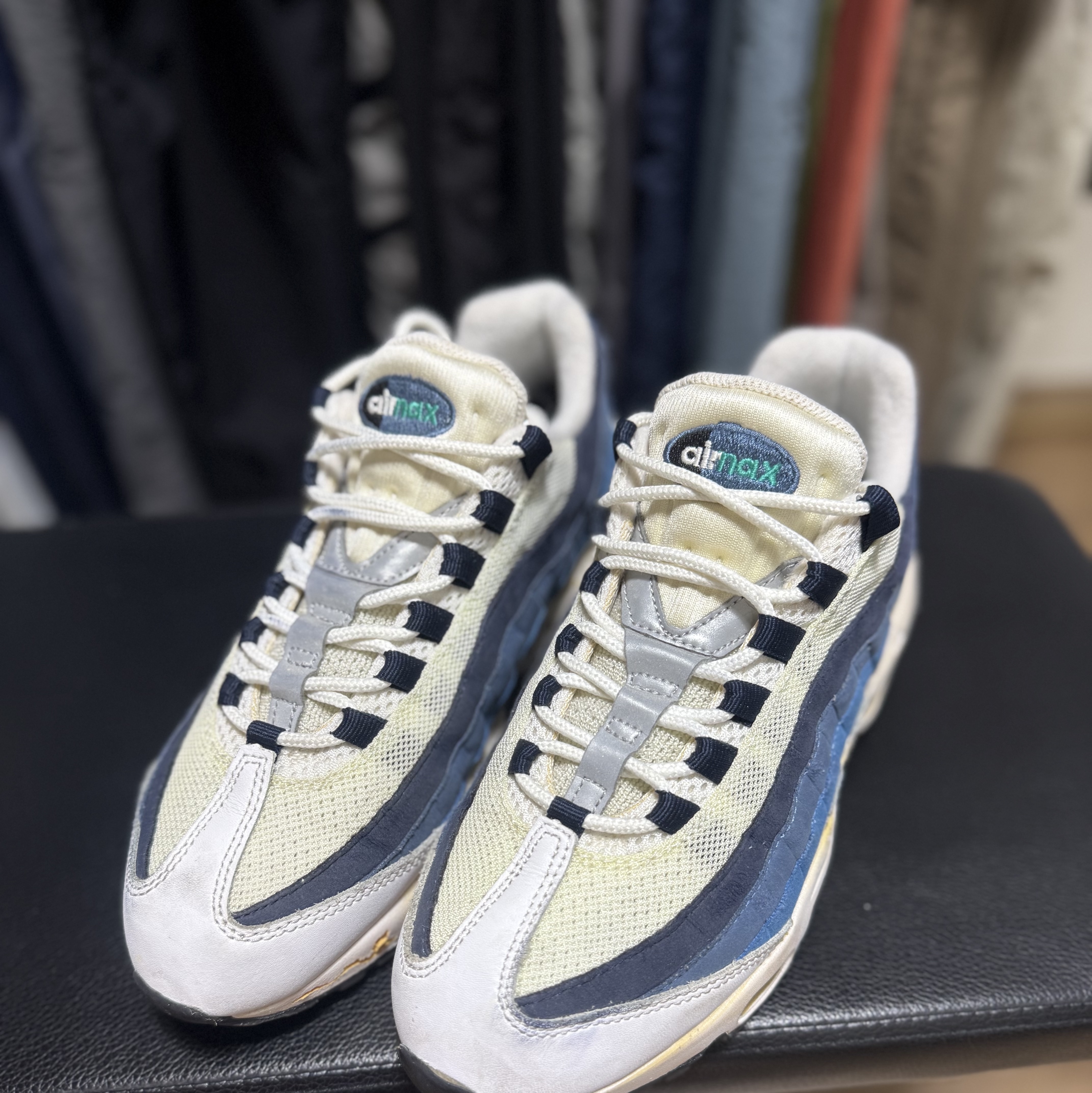 Nike Air Max 95 OG Grape, Nike Air Max 95 White Slate Blue 착용 스타일 - 3