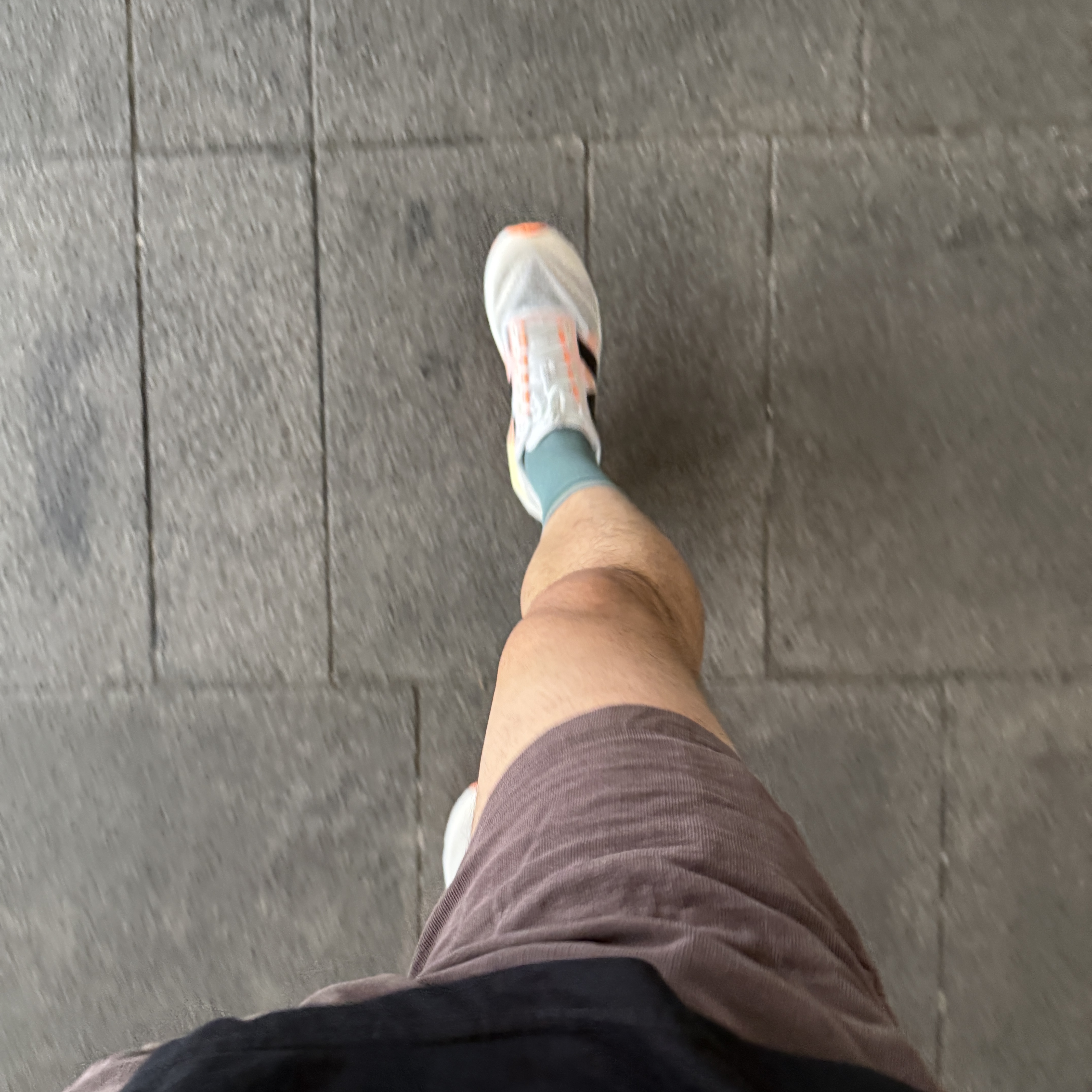 New Balance Fuelcell SC Elite v4 Sunrise - 2E Wide 착용 스타일 - 2