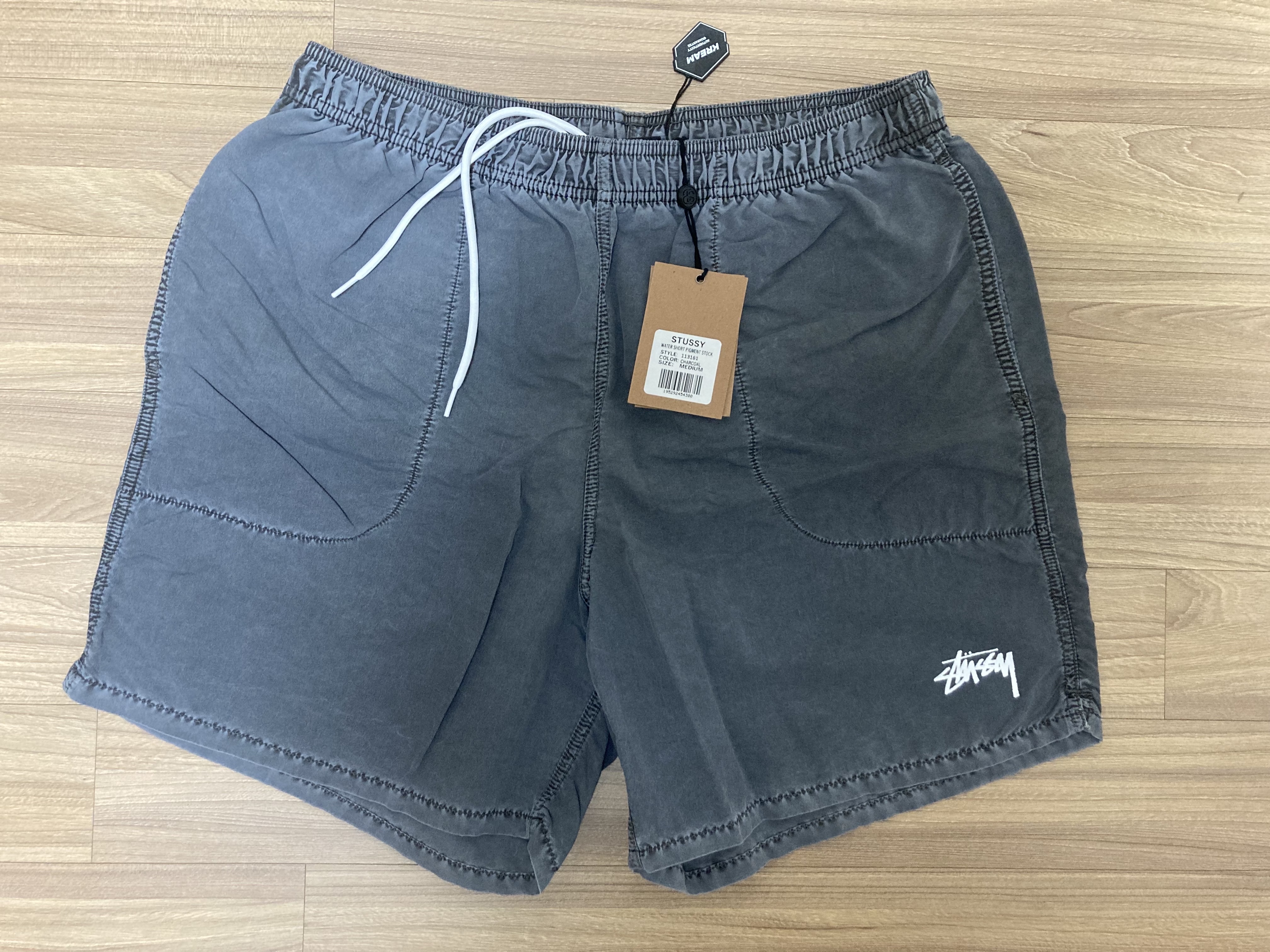 Stussy Stock Water Pigment Short Charcoal 착용 스타일