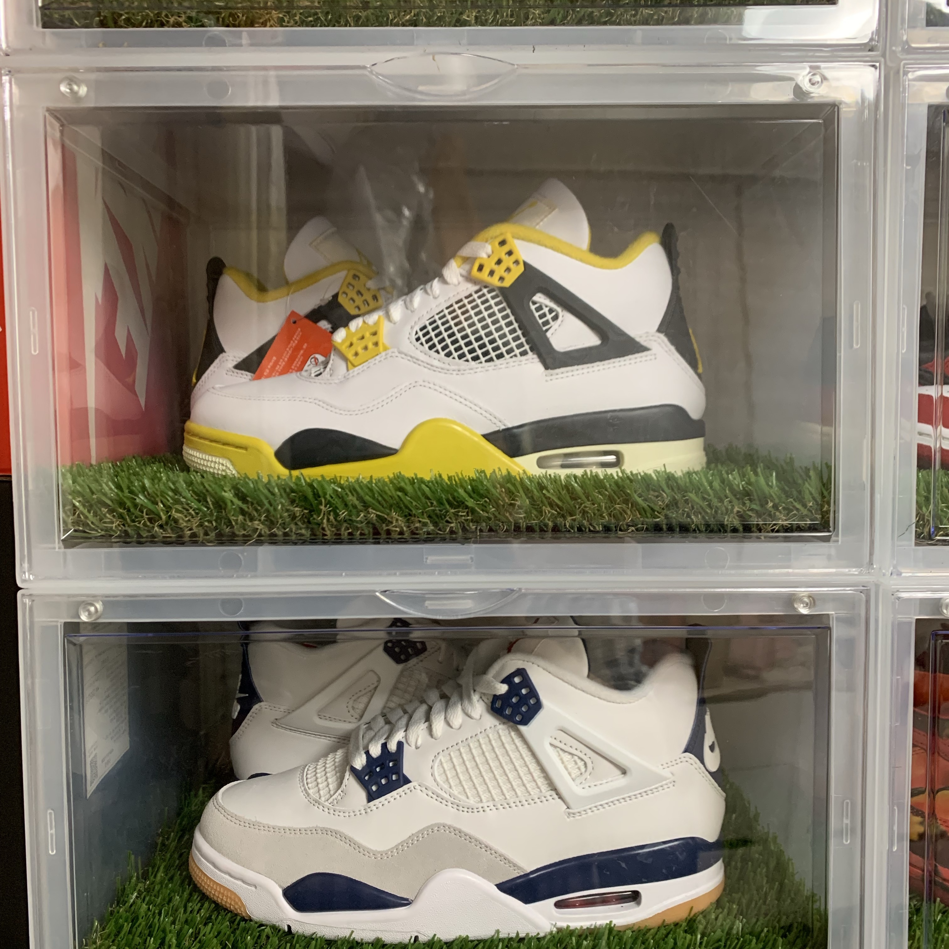 Jordan 4 x Nike SB Retro SP Navy, (W) Jordan 4 Retro Vivid Sulfur 착용 스타일 - 1
