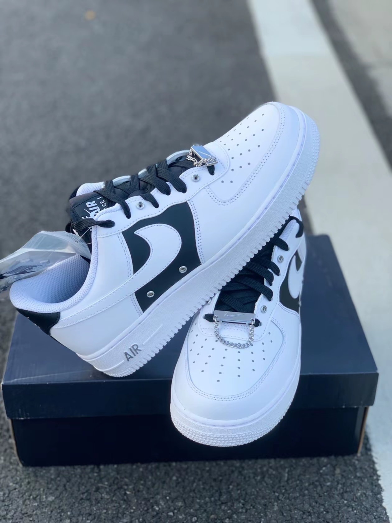 Nike Air Force 1 '07 PRM White Black 착용 스타일 - 2