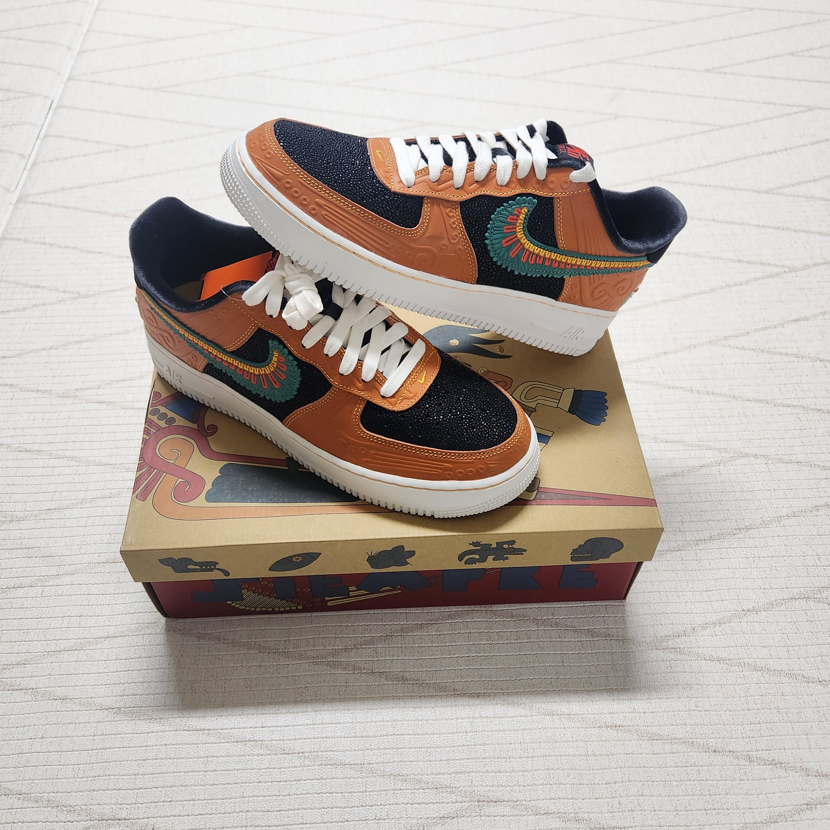 Nike Air Force 1 '07 LX Siempre Familia 착용 스타일 - 2