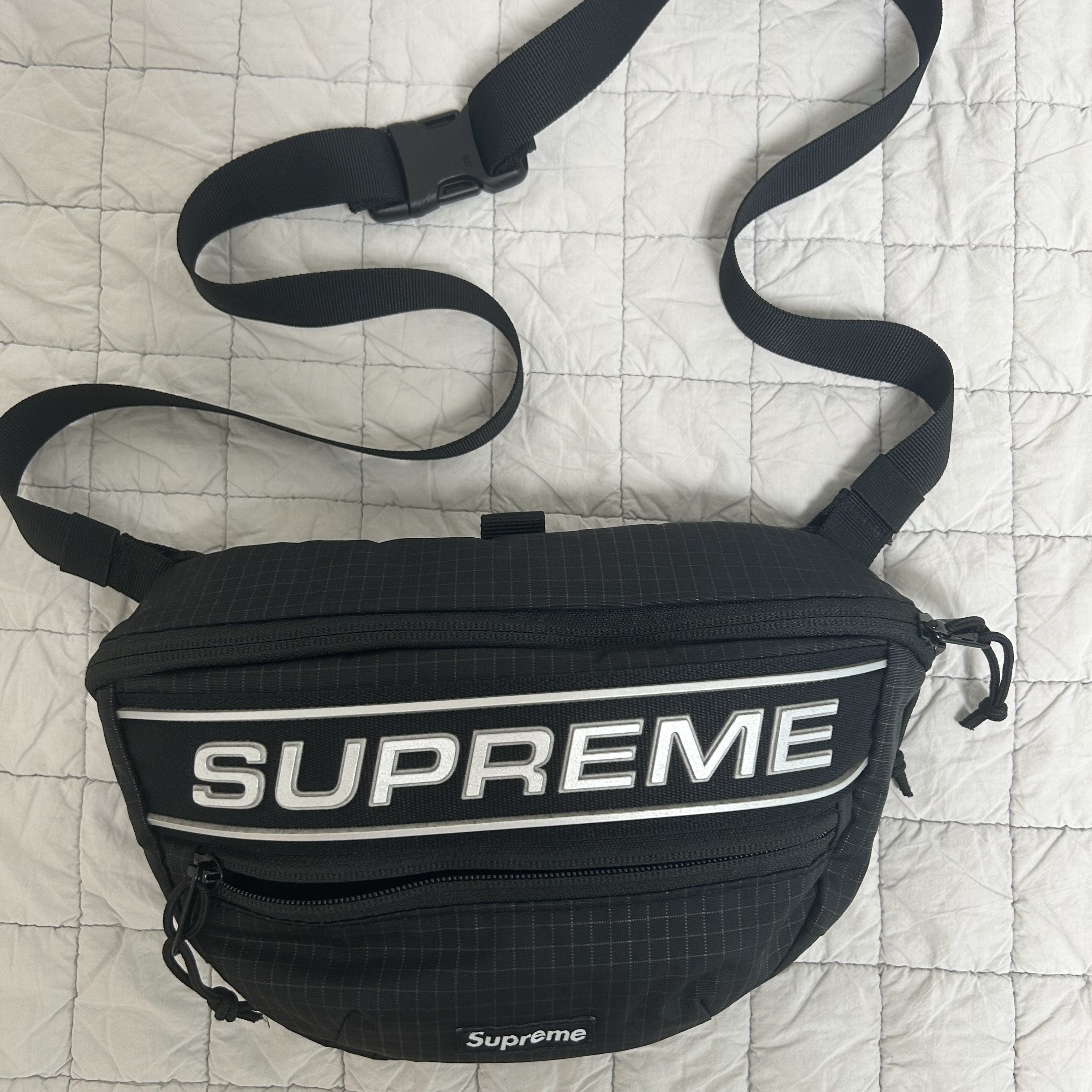Supreme Waist Bag Black - 23FW 착용 스타일