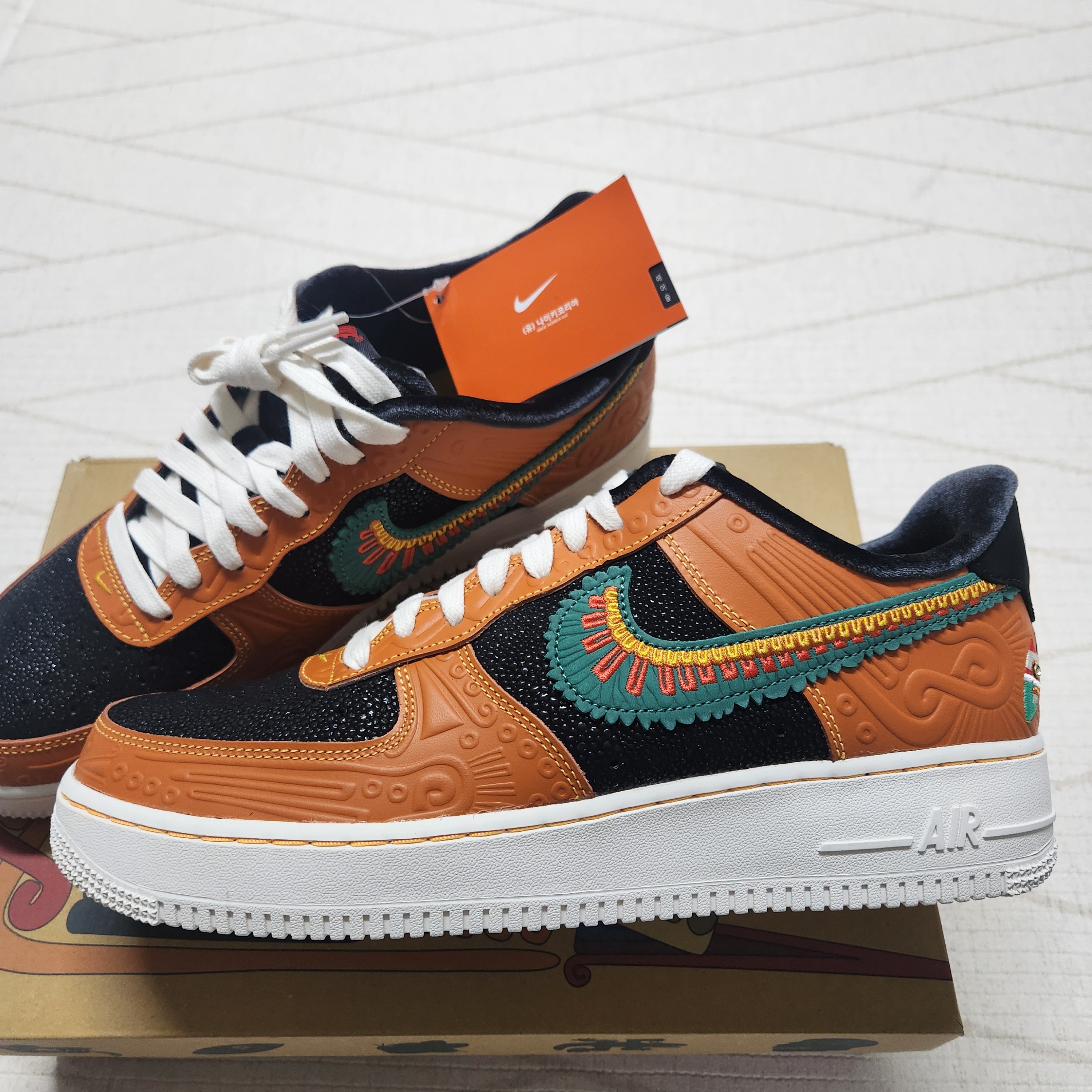 Nike Air Force 1 '07 LX Siempre Familia 착용 스타일 - 3