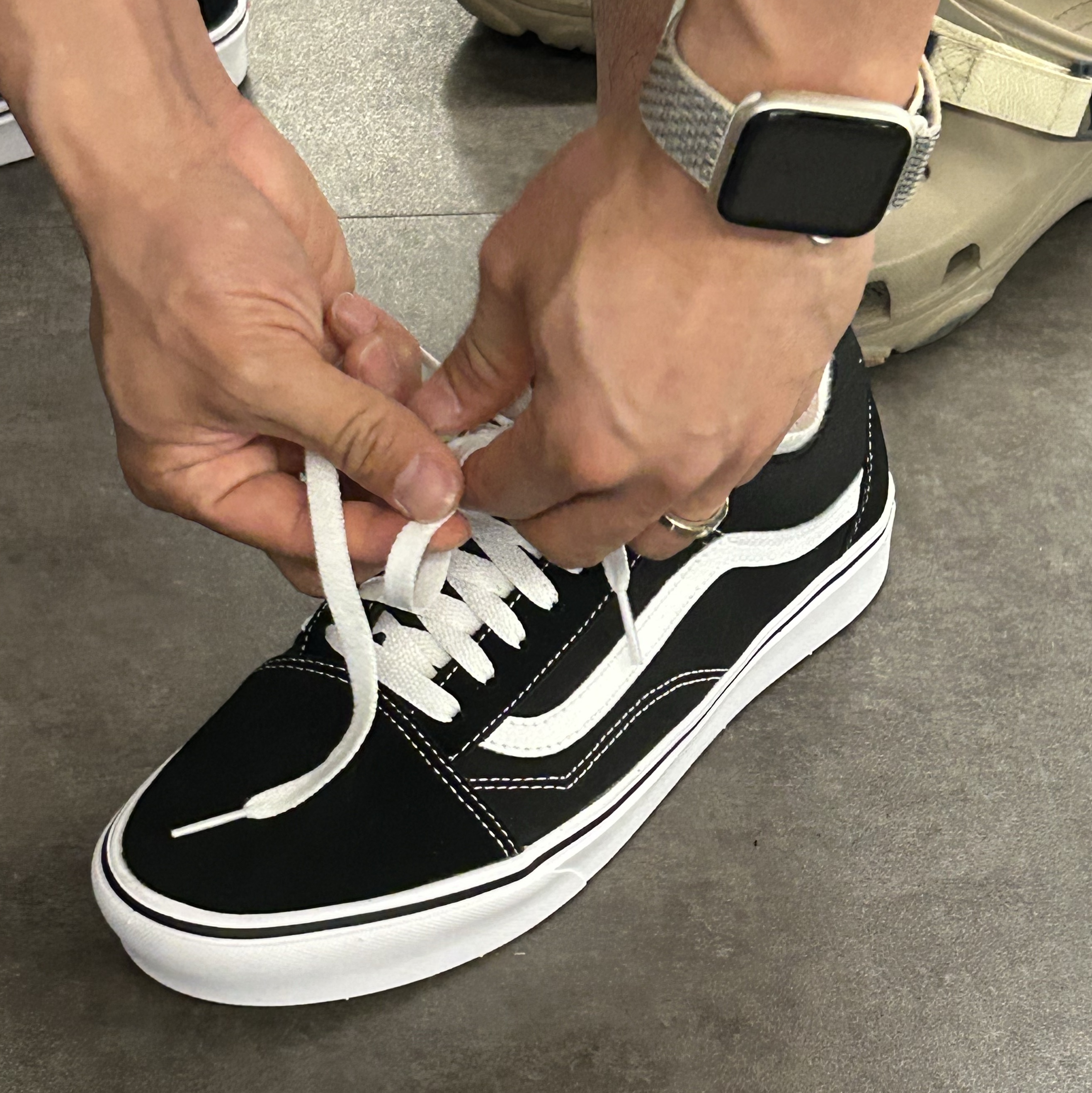 Vans ComfyCush Old Skool Black True white 착용 스타일