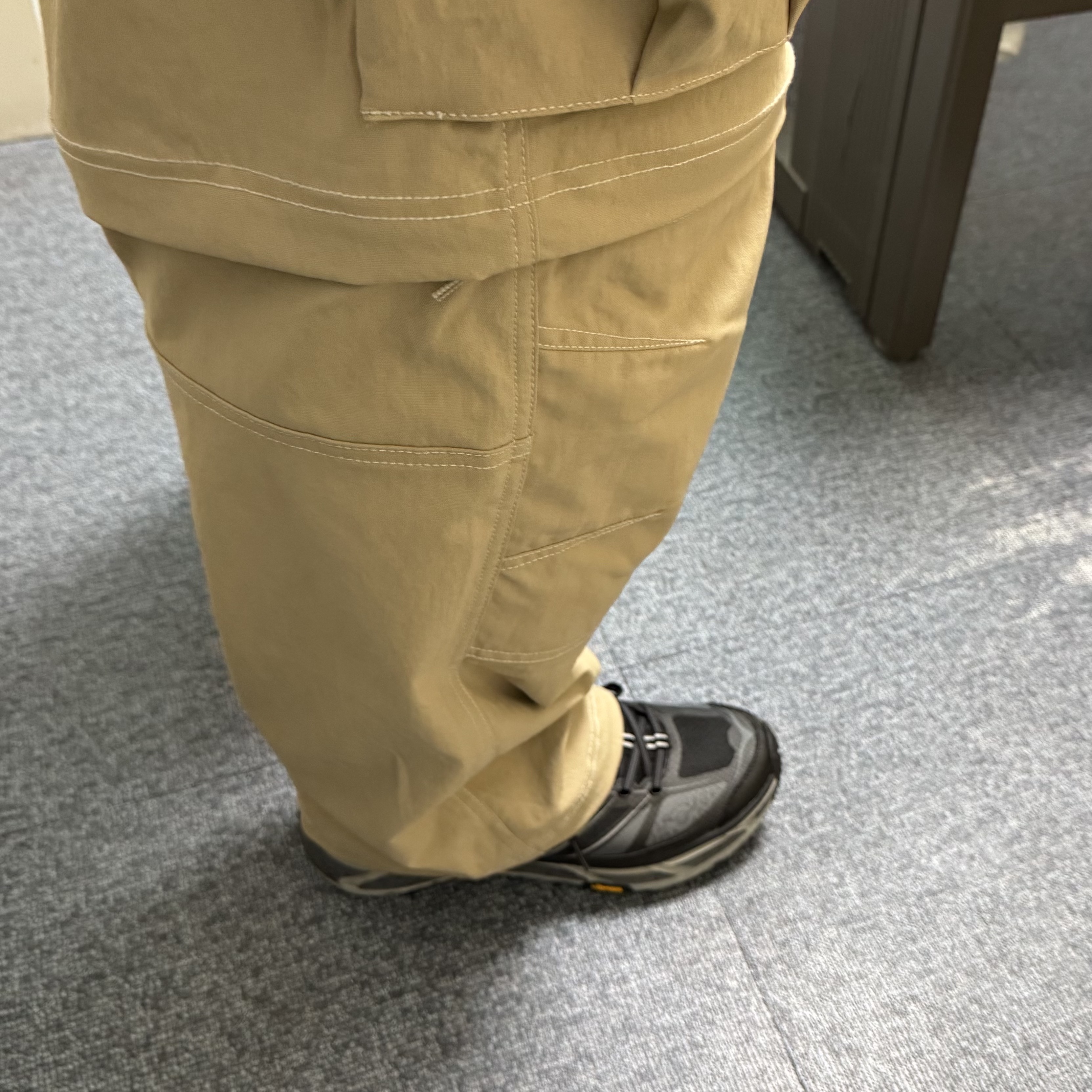 Nike ACG Smith Summit Cargo Pants Khaki Iron Ore - Asia, Hoka Mafate Speed 2 Black Castlerock 착용 스타일