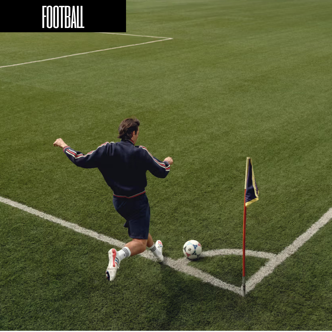 Adidas x Kith Predator Mania Cleats White Vivid Red, Adidas x Kith Predator Mania Cleats Black Blue 착용 스타일 - 4
