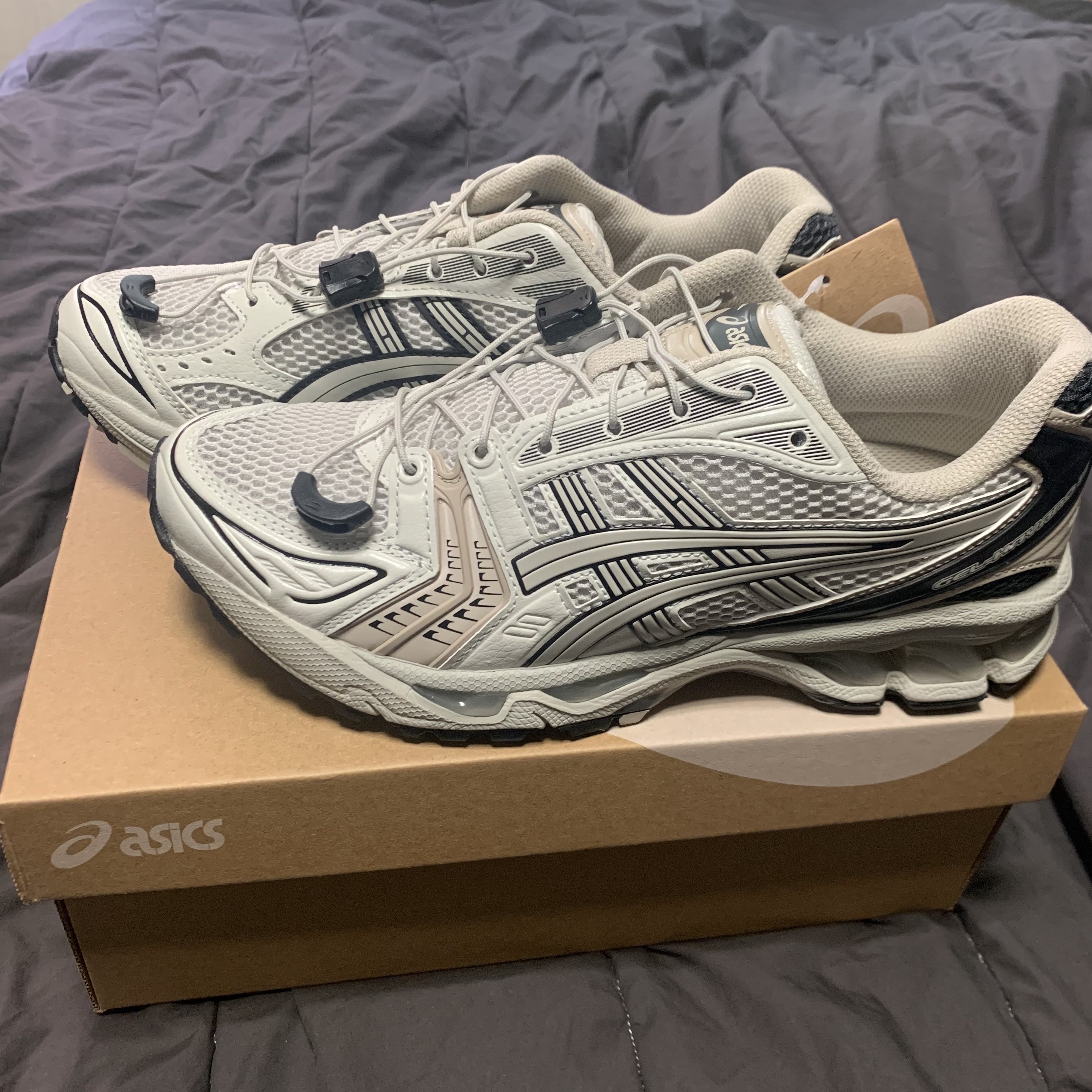 Asics Unlimited Gel-Kayano 14 Smoke Grey 착용 스타일