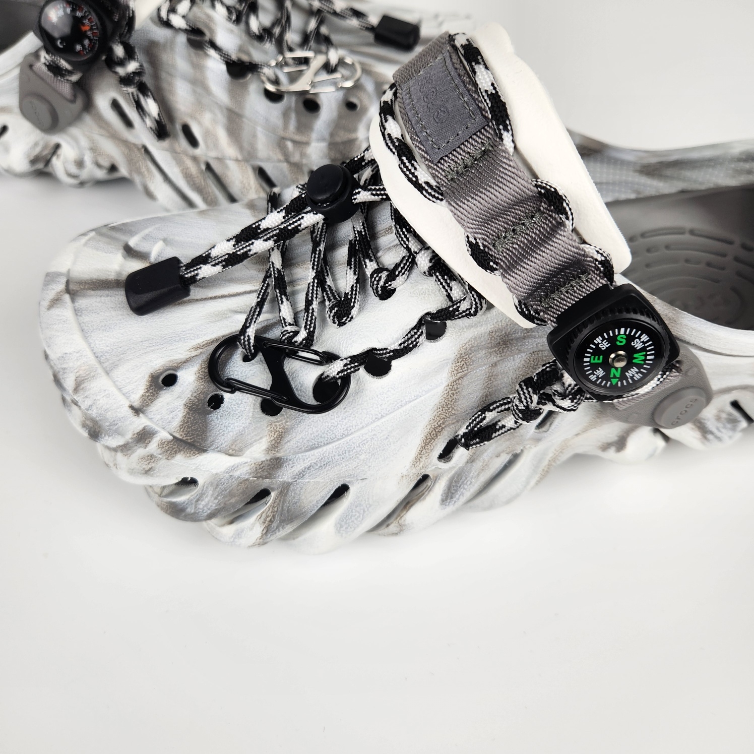 Crocs Echo Marbled Clog Moonlight Multi 착용 스타일 - 8