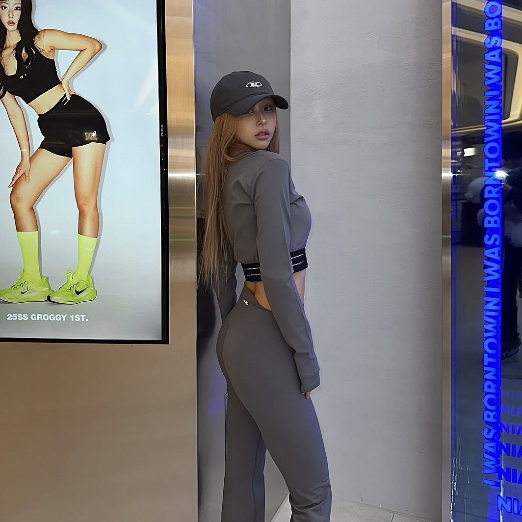 BORN TO WIN Small B Symbol Ball Cap Charcoal, BORN TO WIN W Reflective Out Band Crop Long Sleeve Charcoal 착용 스타일 - 2