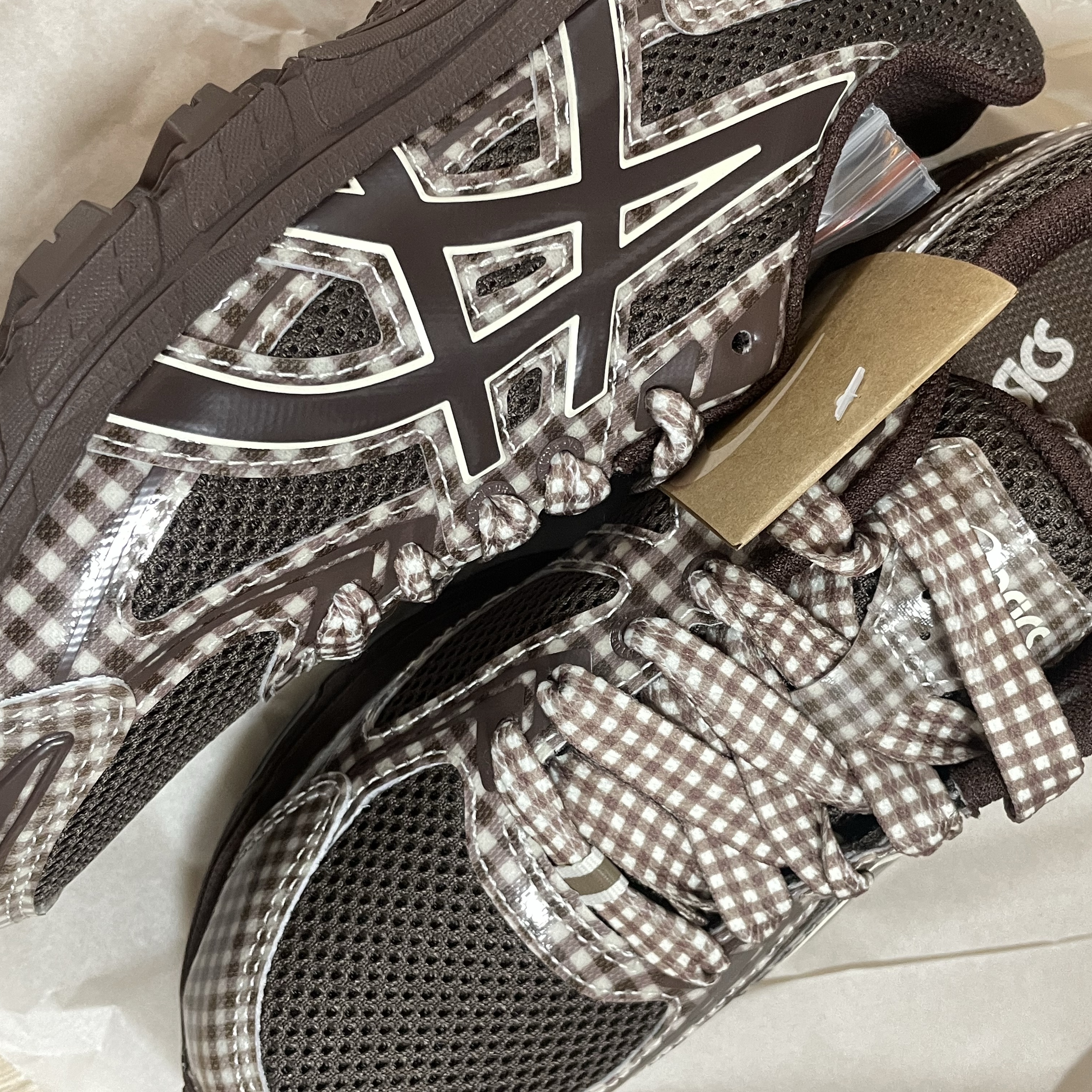 Asics x Story mfg. Gel-Venture 6 Reddish Brown 착용 스타일 - 1