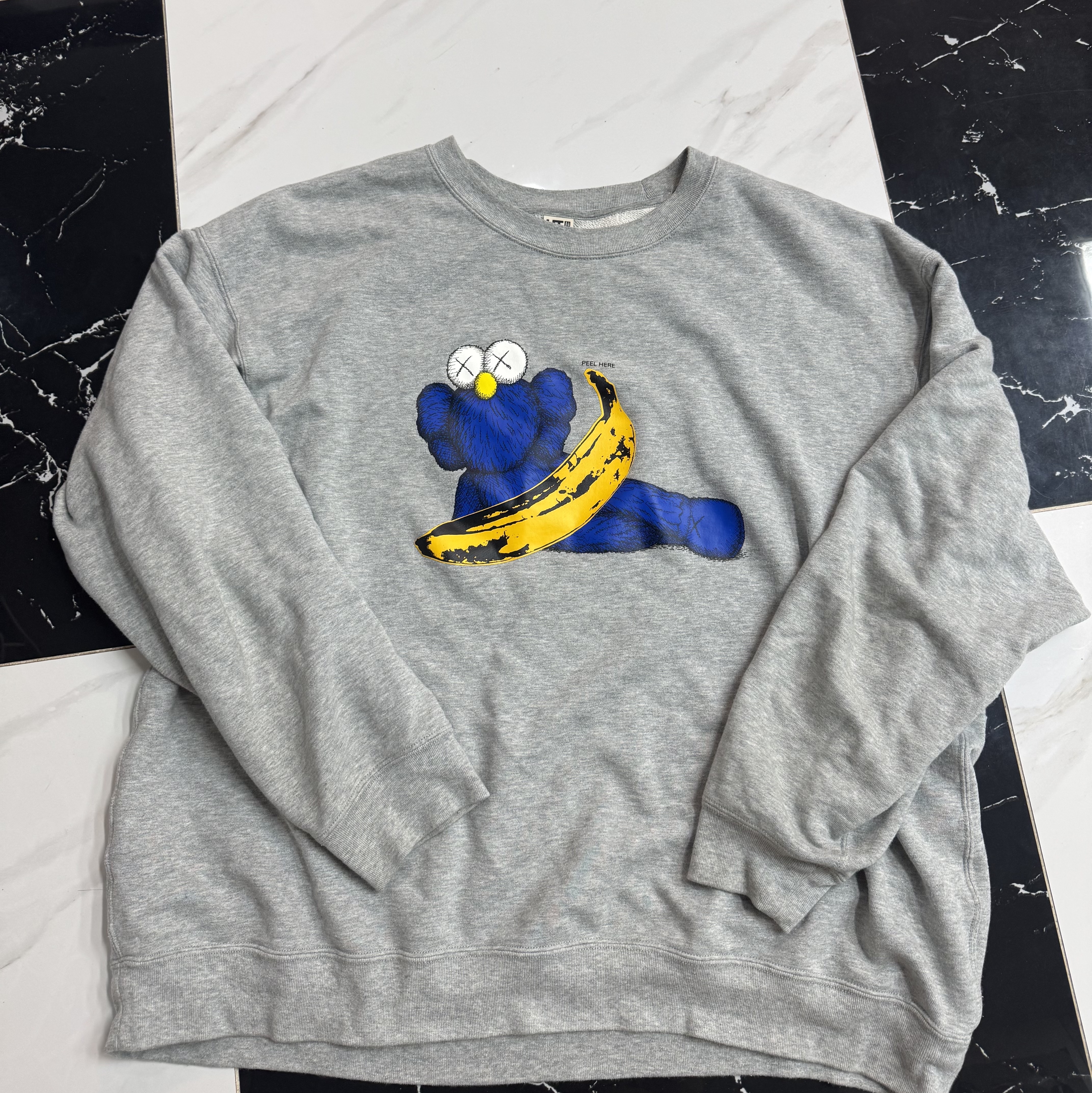 Uniqlo UT x Kaws x Warhol Sweatshirt Heather Gray 착용 스타일