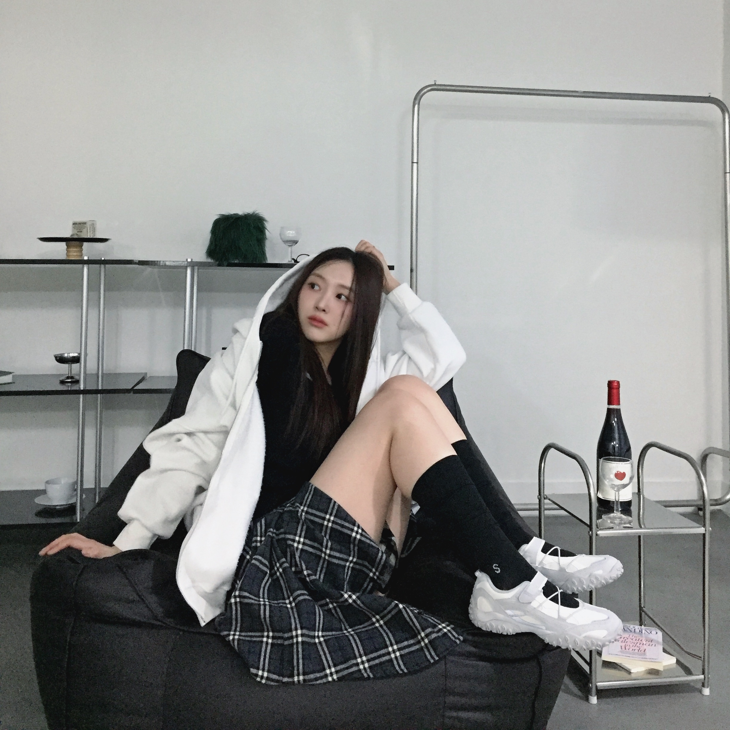 [6% 적립] FILA Echappe Velcro Maryjane Grey 착용 스타일 - 5